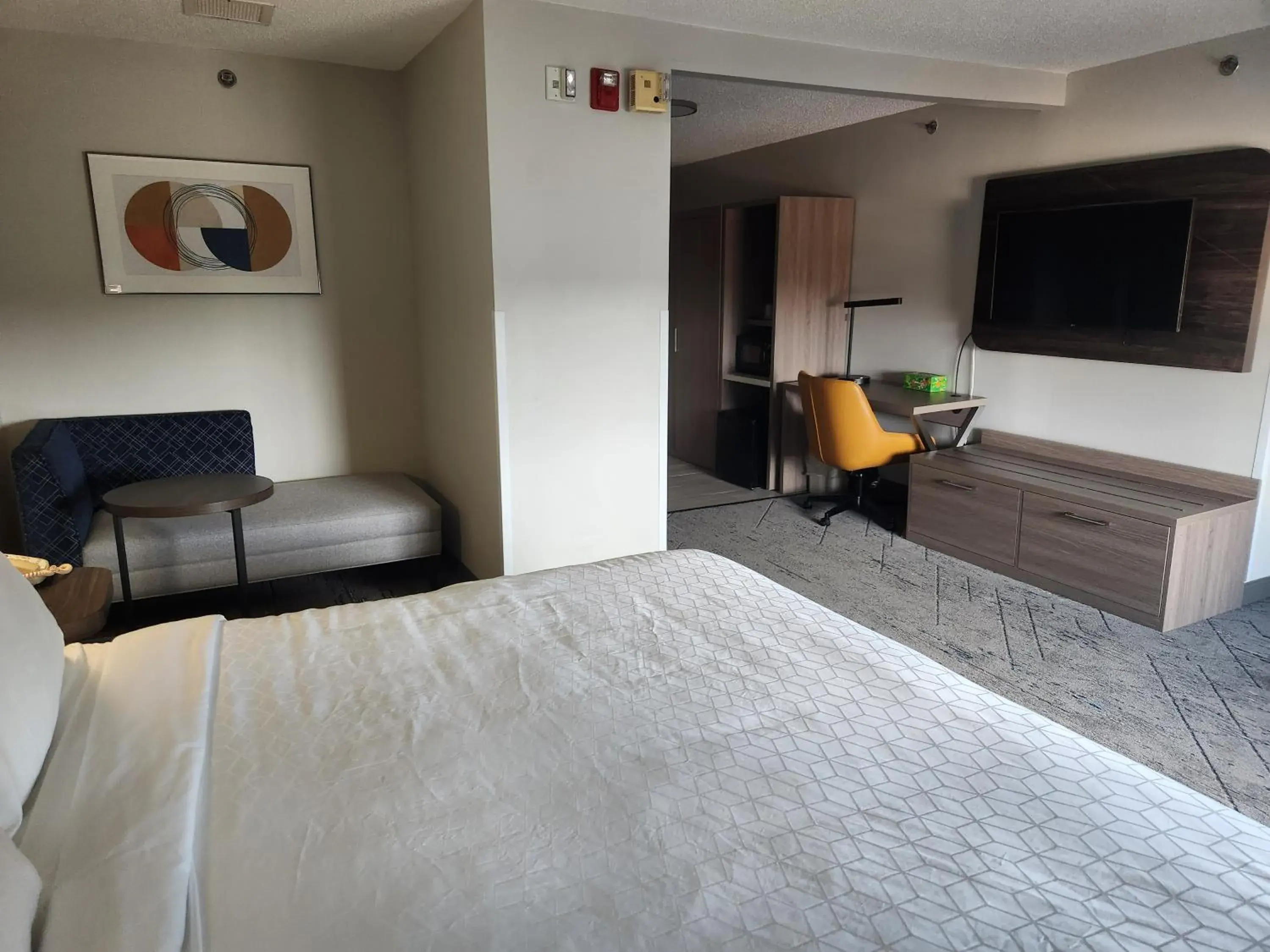 Suite - Mobility Access/Hearing Accessible in Holiday Inn Express & Suites Alliance by IHG Suite - Mobility Access/Hearing Accessible in Holiday Inn Express & Suites Alliance by IHG