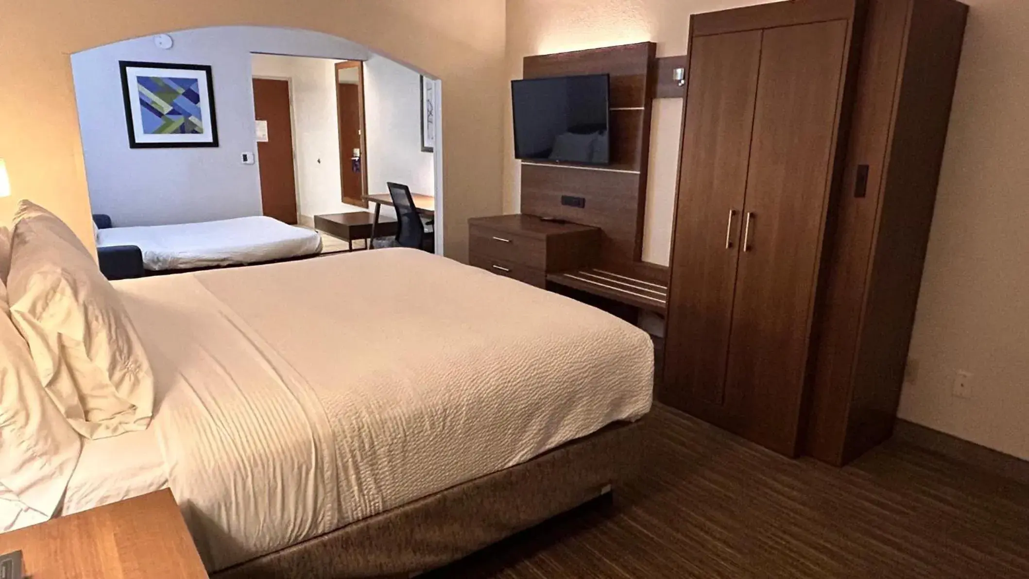 King Suite with Sofa Bed in Holiday Inn Express & Suites Reidsville by IHG King Suite with Sofa Bed in Holiday Inn Express & Suites Reidsville by IHG