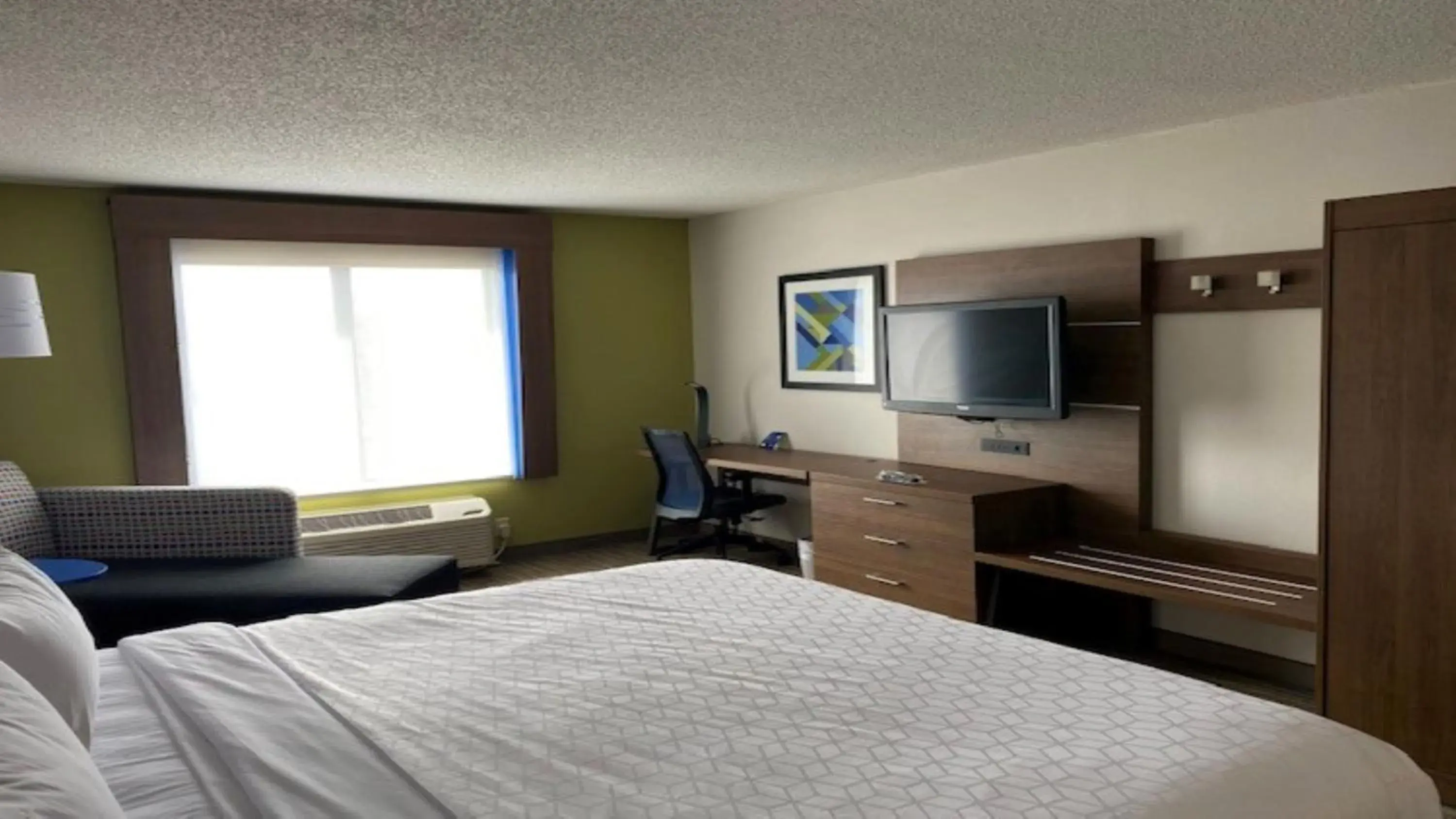 Standard King Room in Holiday Inn Express & Suites Reidsville by IHG Standard King Room in Holiday Inn Express & Suites Reidsville by IHG