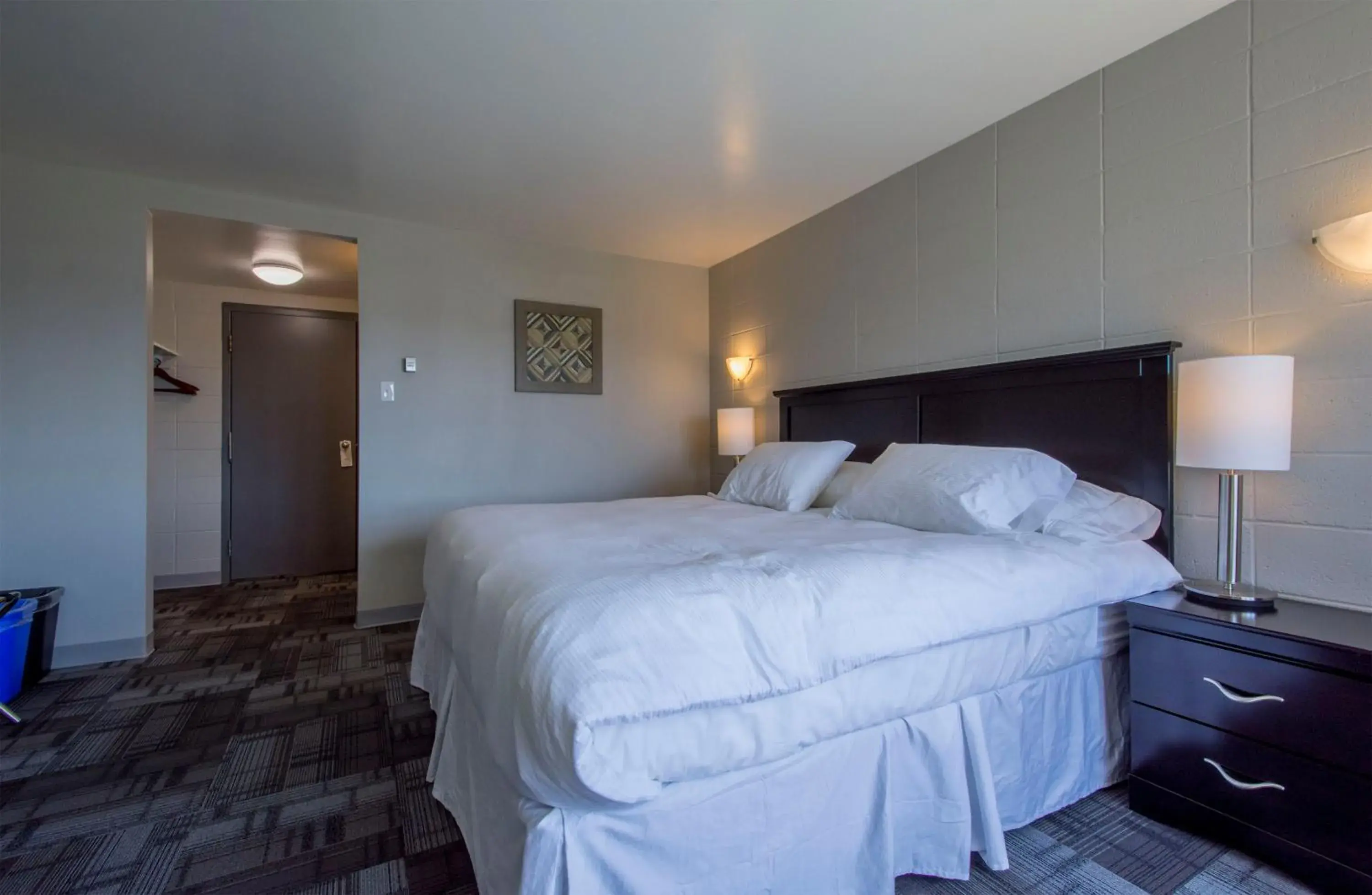 Deluxe King Room in Grand Marshal Inn Deluxe King Room in Grand Marshal Inn