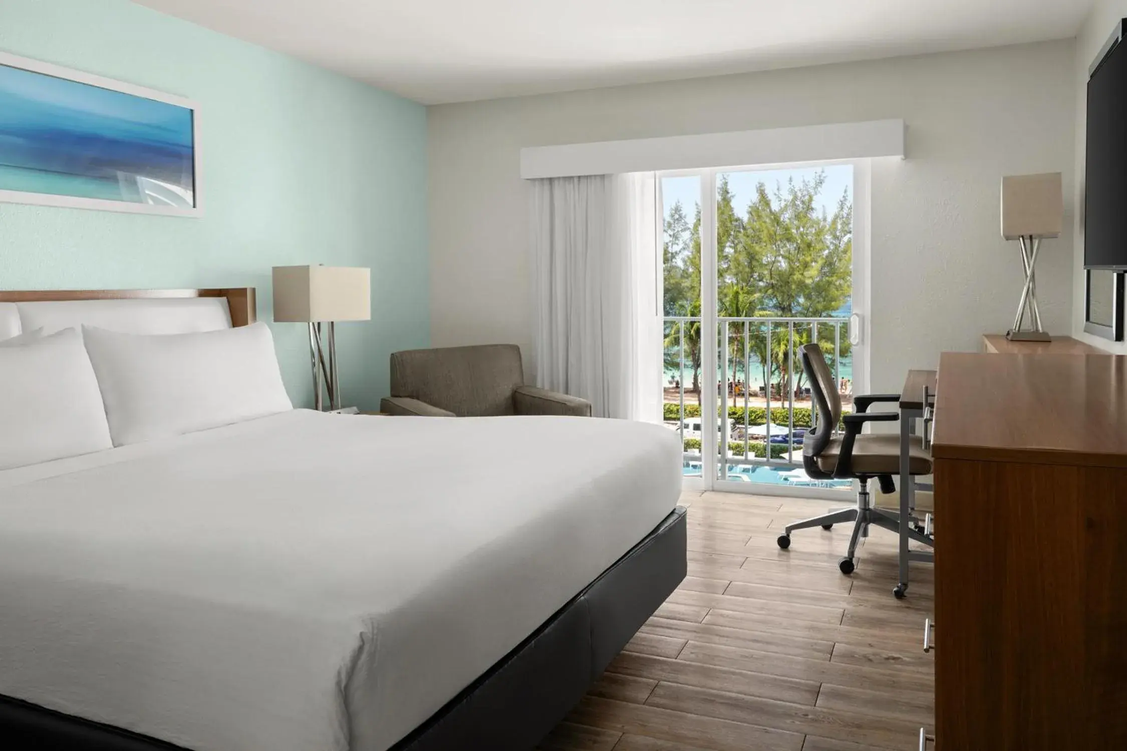 King Room with Oceanfront in Courtyard by Marriott Nassau Downtown/Junkanoo Beach King Room with Oceanfront in Courtyard by Marriott Nassau Downtown/Junkanoo Beach