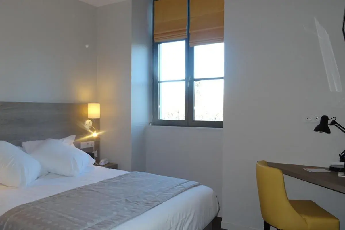 Standard Double Room in Parc Hôtel Pompadour Standard Double Room in Parc Hôtel Pompadour