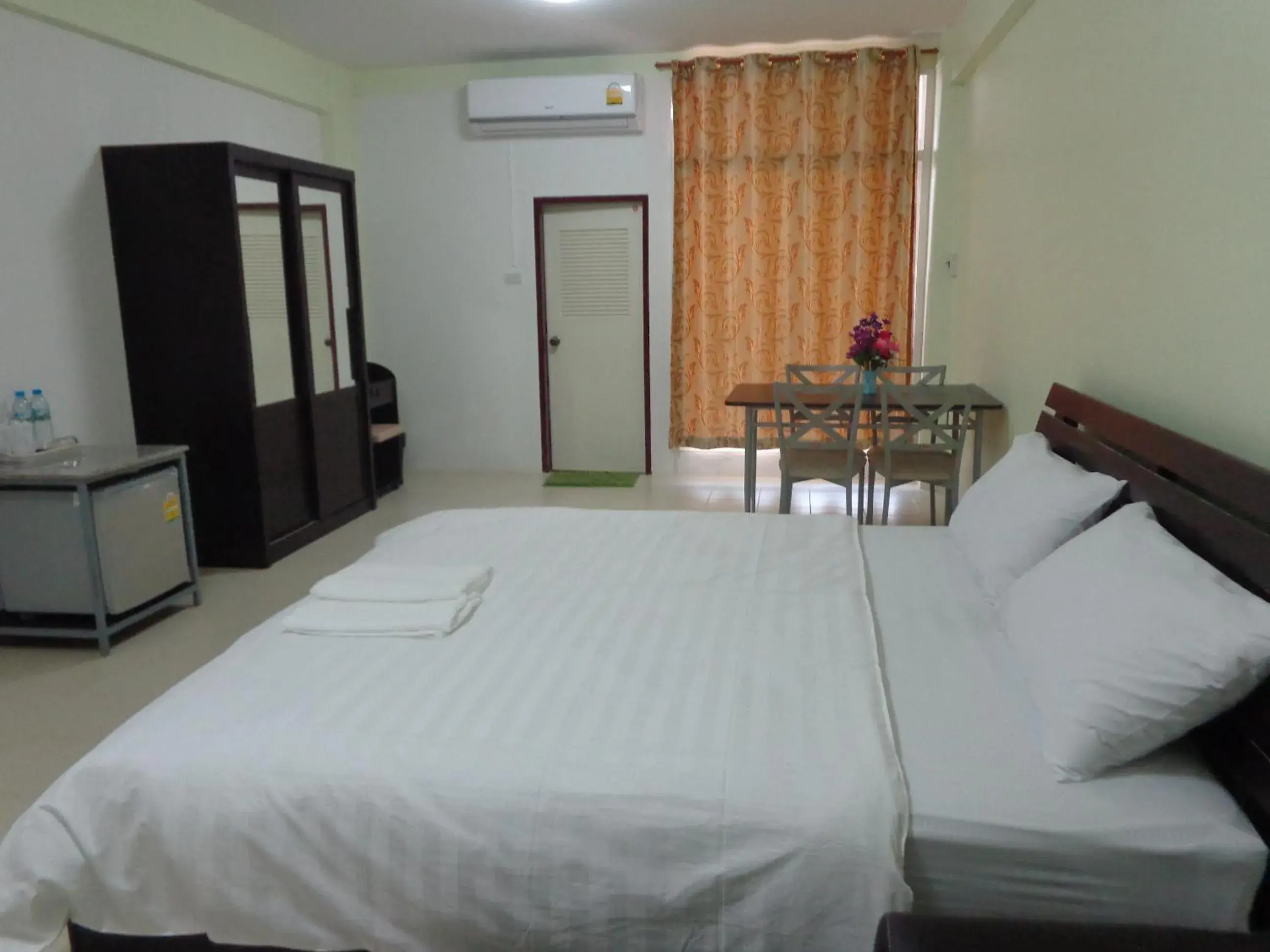 Double Room with Balcony in A&S Residence Kanchanaburi Double Room with Balcony in A&S Residence Kanchanaburi