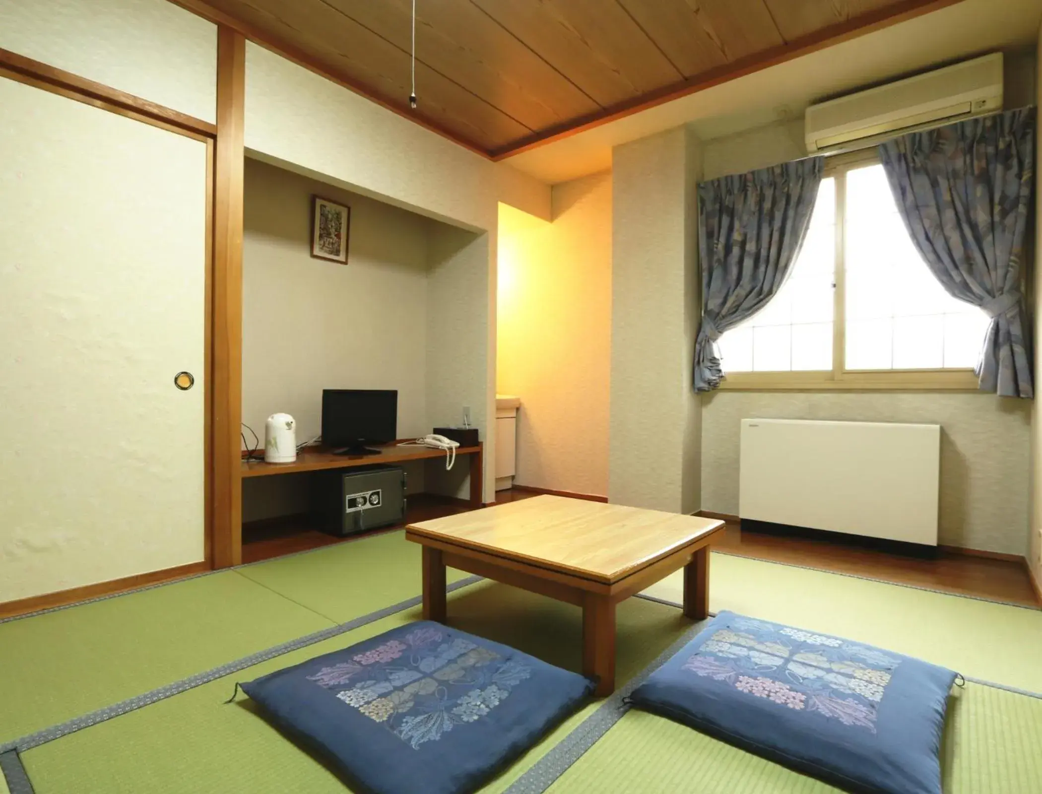 Japanese-Style Room - single occupancy in Hakuba Tsugaike Sunrise Tanne Japanese-Style Room - single occupancy in Hakuba Tsugaike Sunrise Tanne