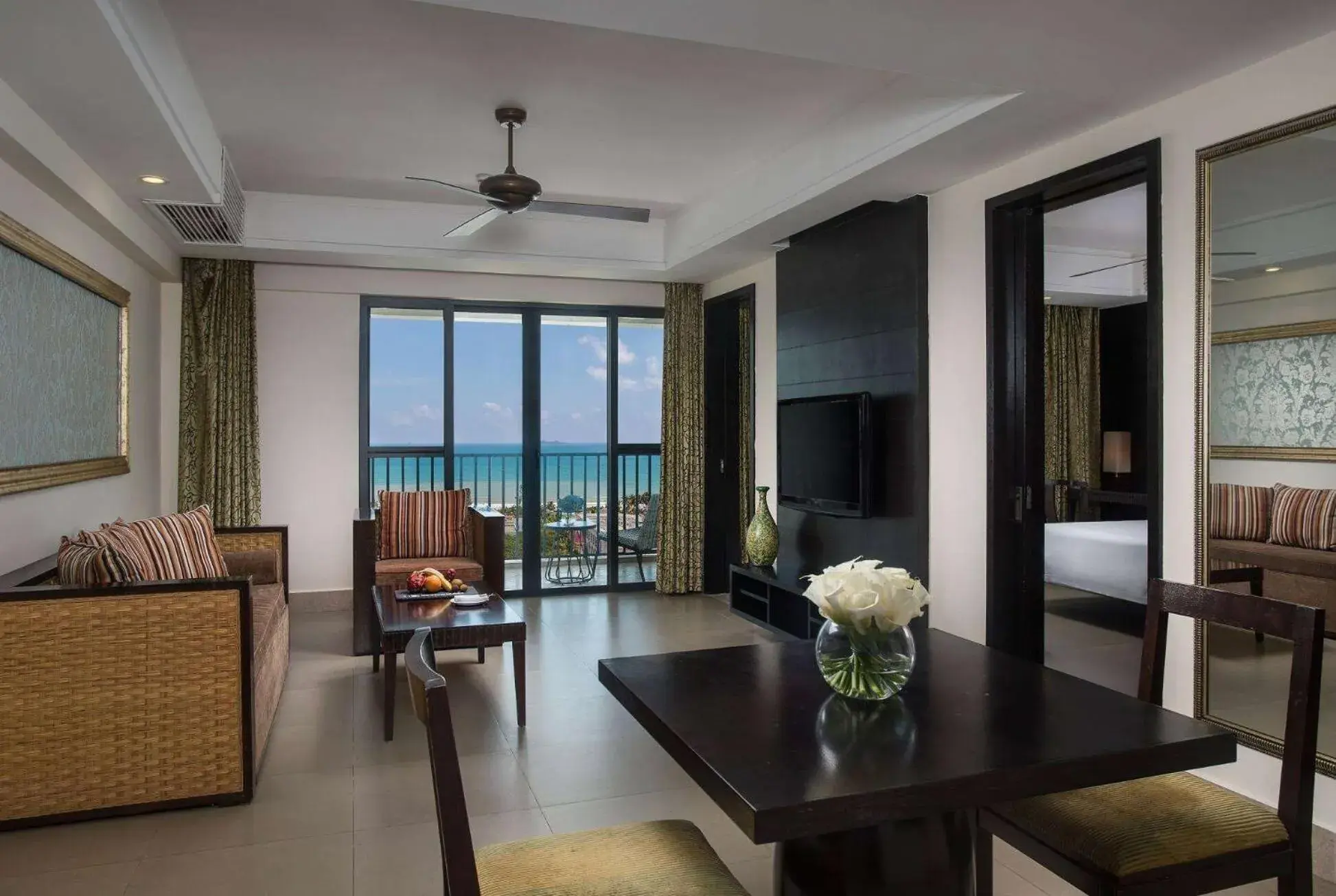Deluxe Ocean View Suite in Ramada Plaza by Wyndham Sanya Bay Deluxe Ocean View Suite in Ramada Plaza by Wyndham Sanya Bay