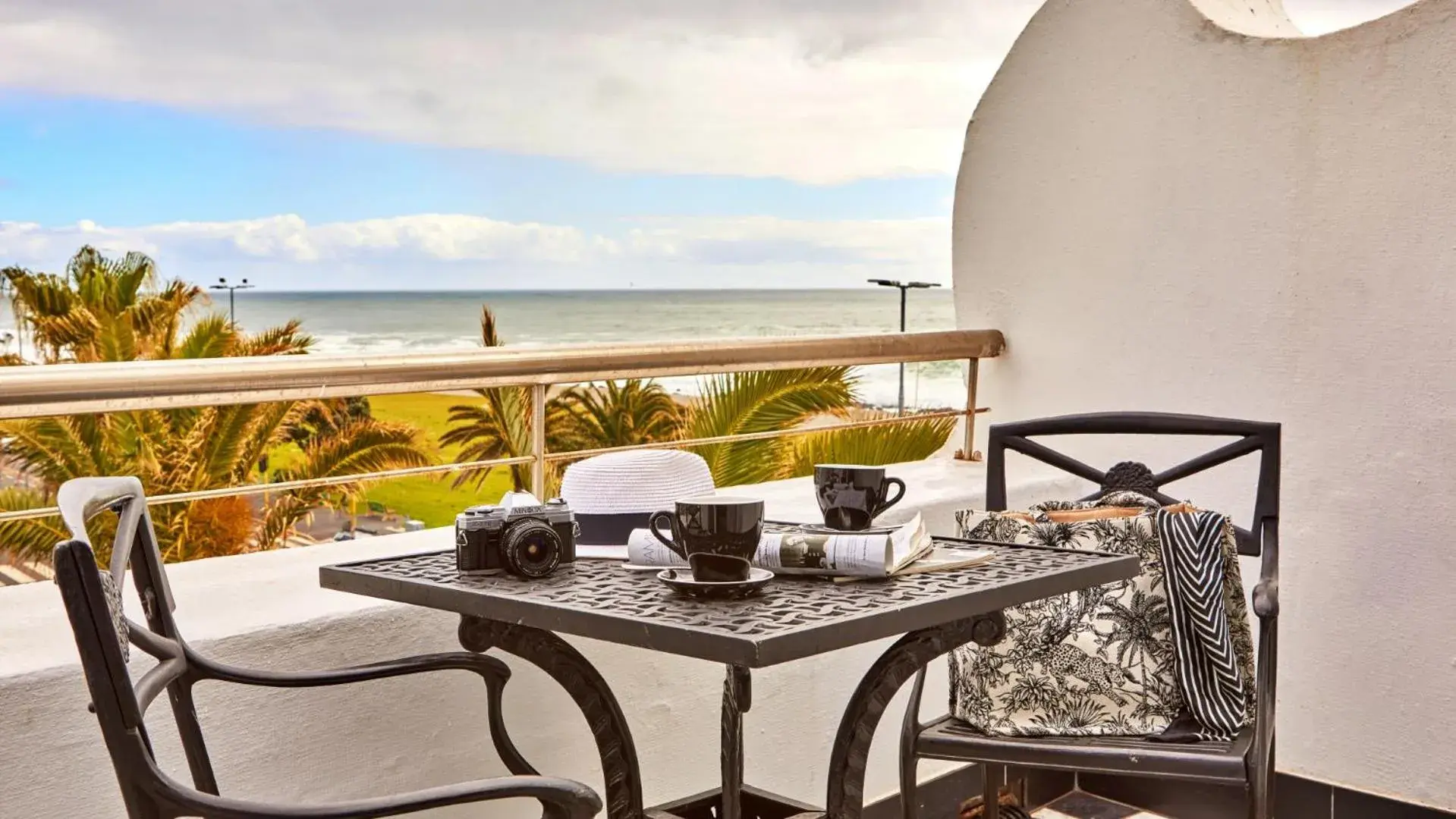 Luxury Balcony Suite in The Winchester Hotel by NEWMARK Luxury Balcony Suite in The Winchester Hotel by NEWMARK