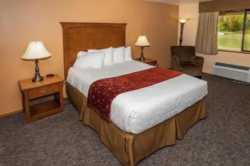 Deluxe Room, 1 King Bed, Refrigerator & Microwave, Top Floor in Cowlitz River Lodge Deluxe Room, 1 King Bed, Refrigerator & Microwave, Top Floor in Cowlitz River Lodge