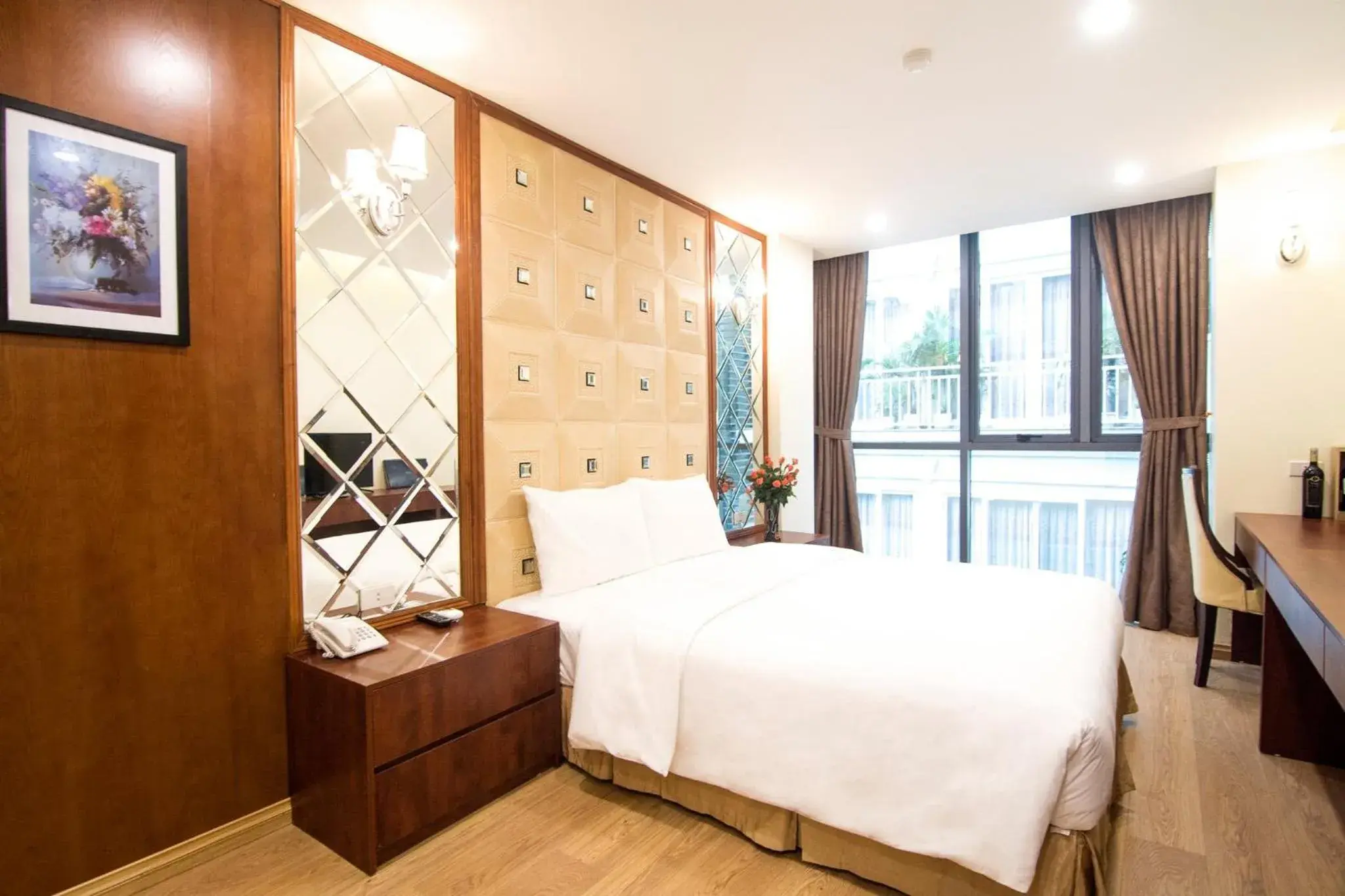 Deluxe King Suite in Canary Ha Noi Hotel Deluxe King Suite in Canary Ha Noi Hotel