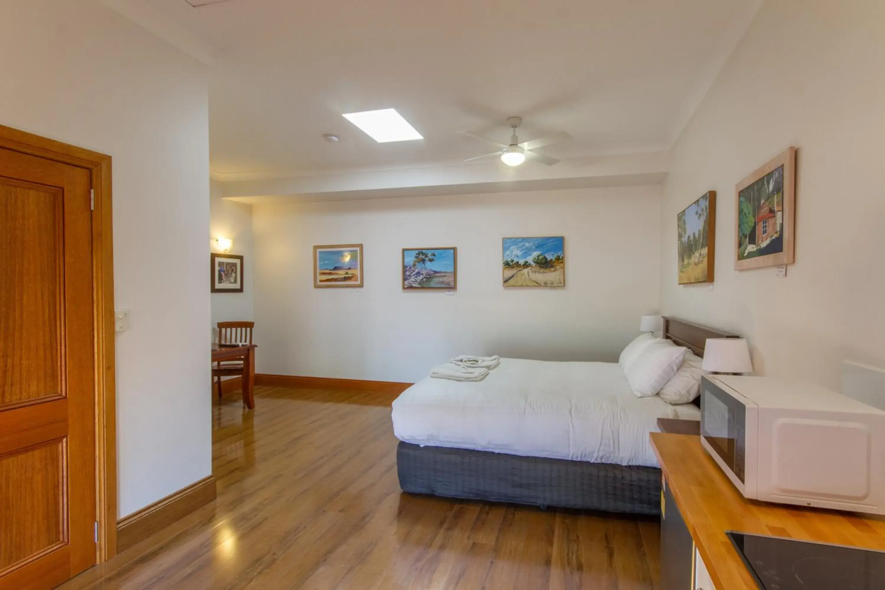 King Room - Disability Access in Birdwood Motel King Room - Disability Access in Birdwood Motel