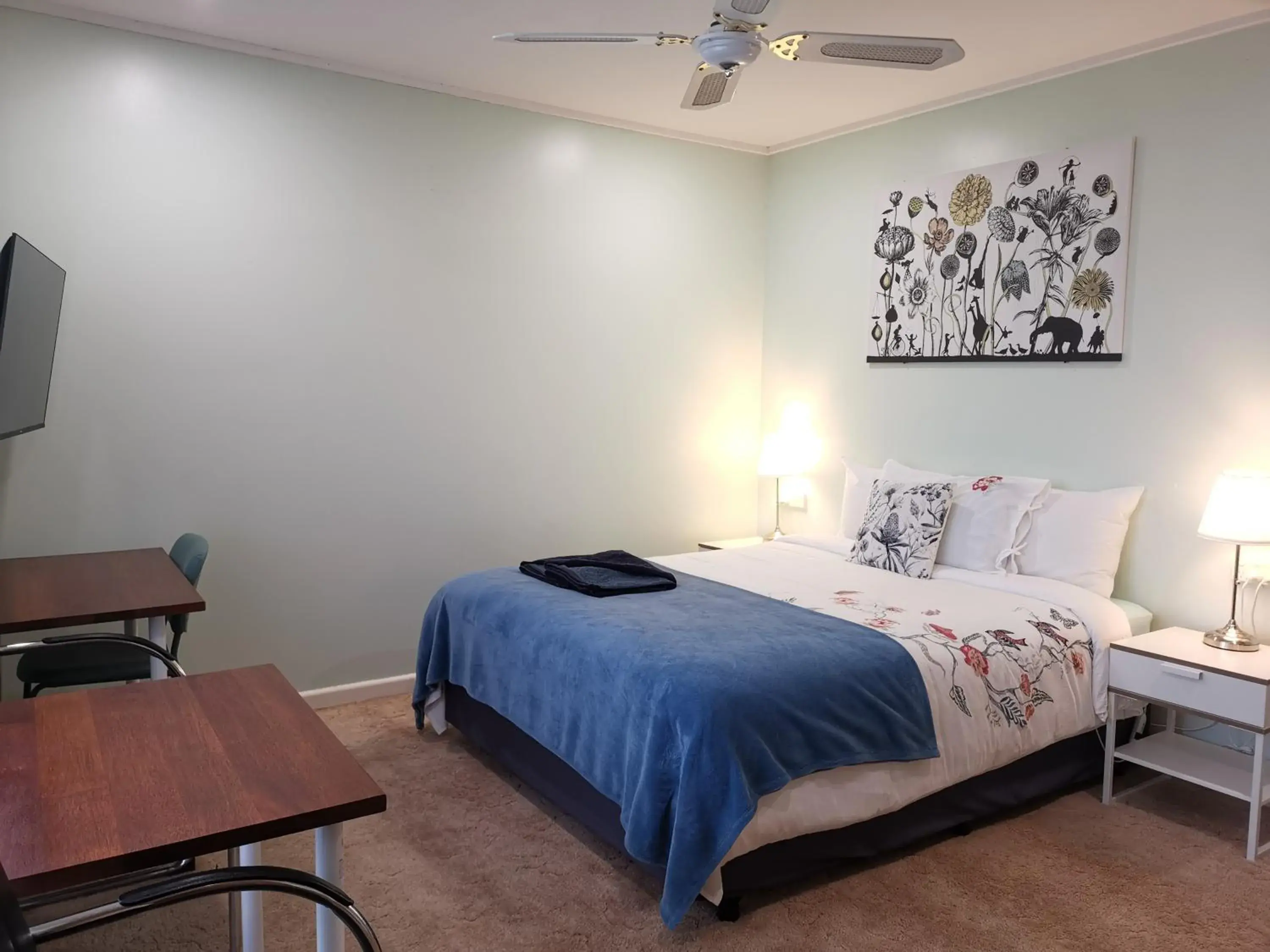 Two-Bedroom Suite - single occupancy in Donald Riverside Motel Two-Bedroom Suite - single occupancy in Donald Riverside Motel