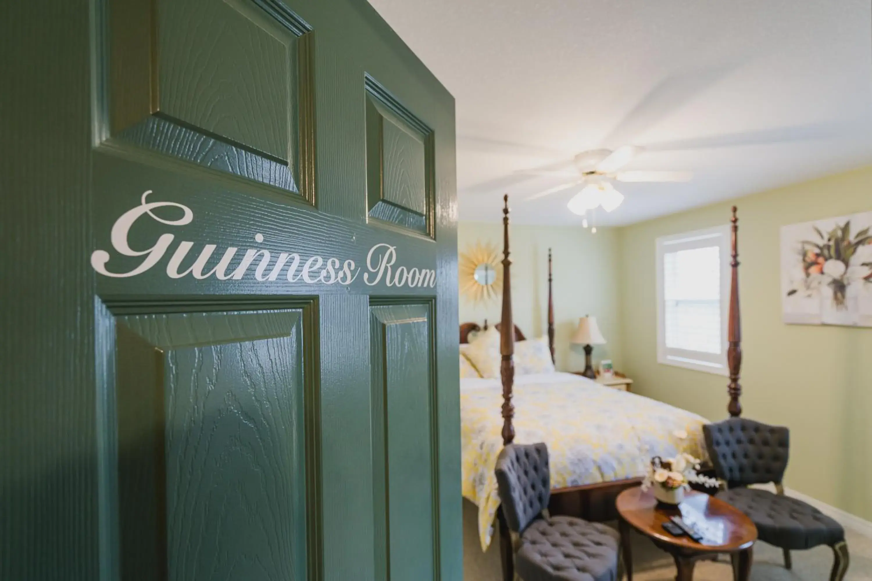 Deluxe Queen Room in Old Town Country Landing Deluxe Queen Room in Old Town Country Landing