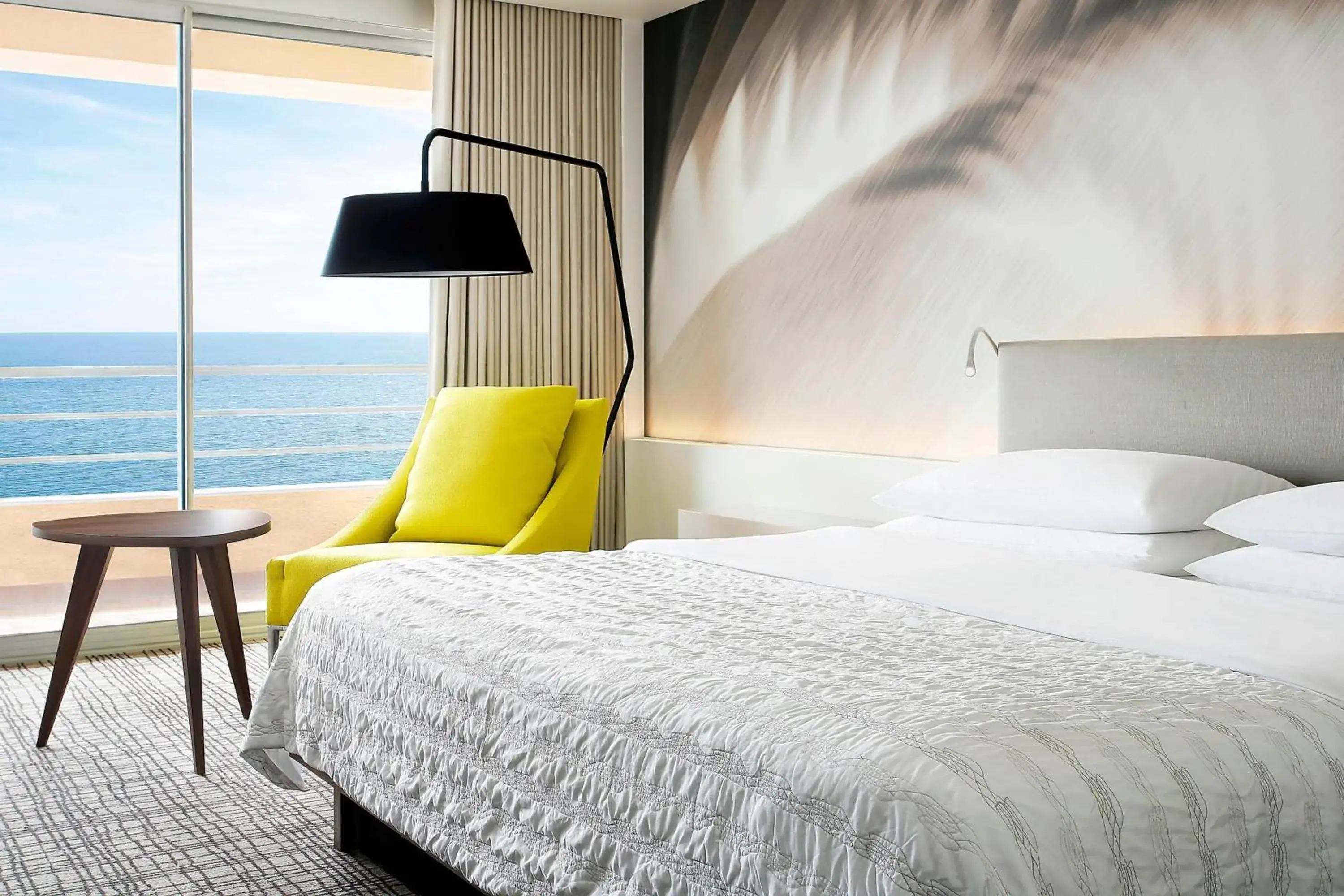 Premium King Room with Balcony and Partial Sea View in Le Méridien Beach Plaza Premium King Room with Balcony and Partial Sea View in Le Méridien Beach Plaza