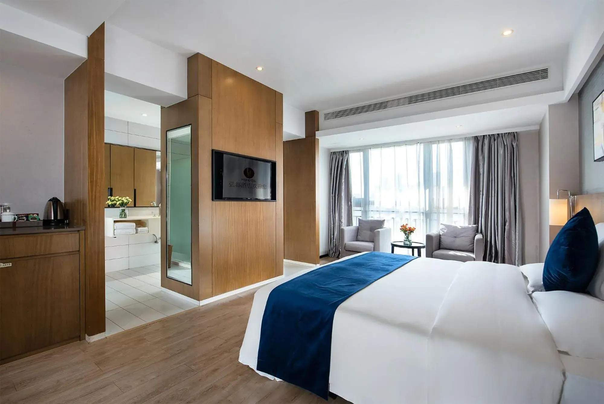 Deluxe King Room in Hongdu Hotel Deluxe King Room in Hongdu Hotel