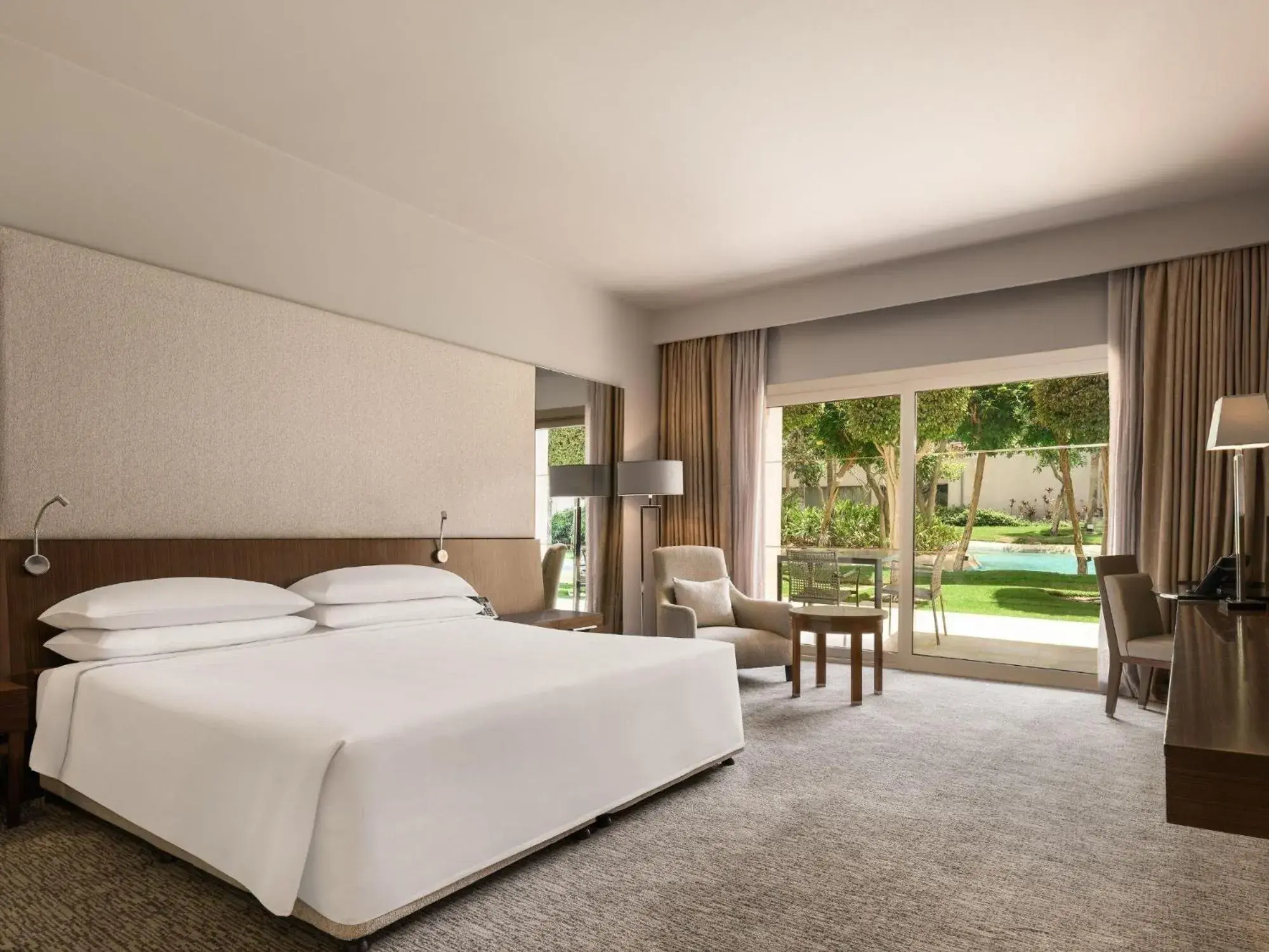 Deluxe Room in Dusit Thani LakeView Cairo Deluxe Room in Dusit Thani LakeView Cairo