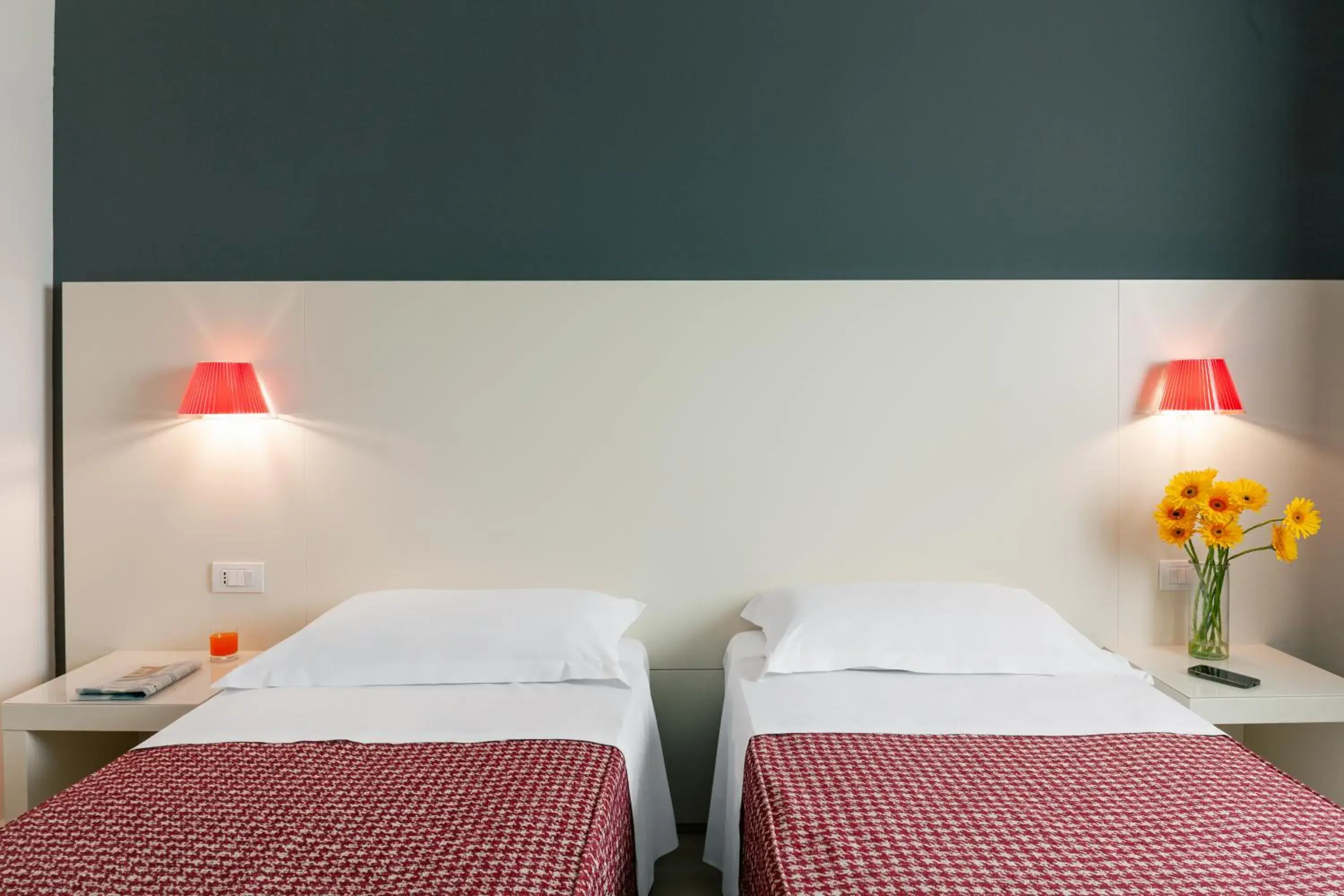 Quality Double or Twin Room in MICHELINO 75 by the Sydney Hotel Quality Double or Twin Room in MICHELINO 75 by the Sydney Hotel