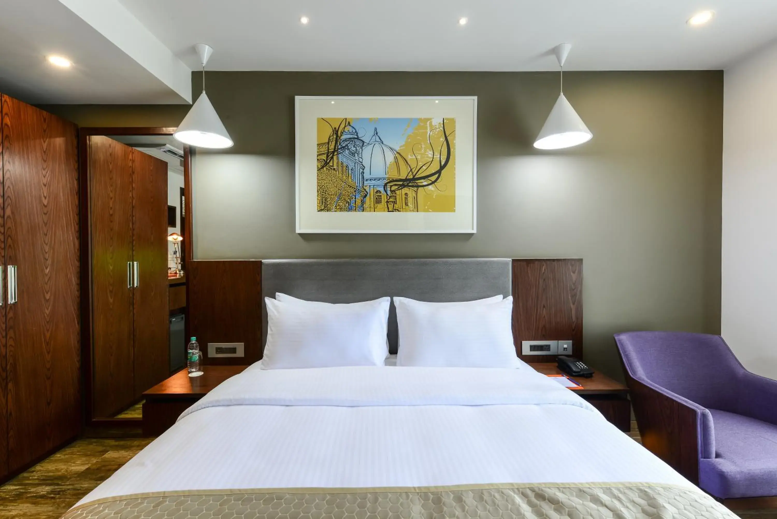 Queen Room - Mobility Non-Smoking with 20% discount on F&B and Spa in Howard Johnson by Wyndham, Kolkata Airport Queen Room - Mobility Non-Smoking with 20% discount on F&B and Spa in Howard Johnson by Wyndham, Kolkata Airport