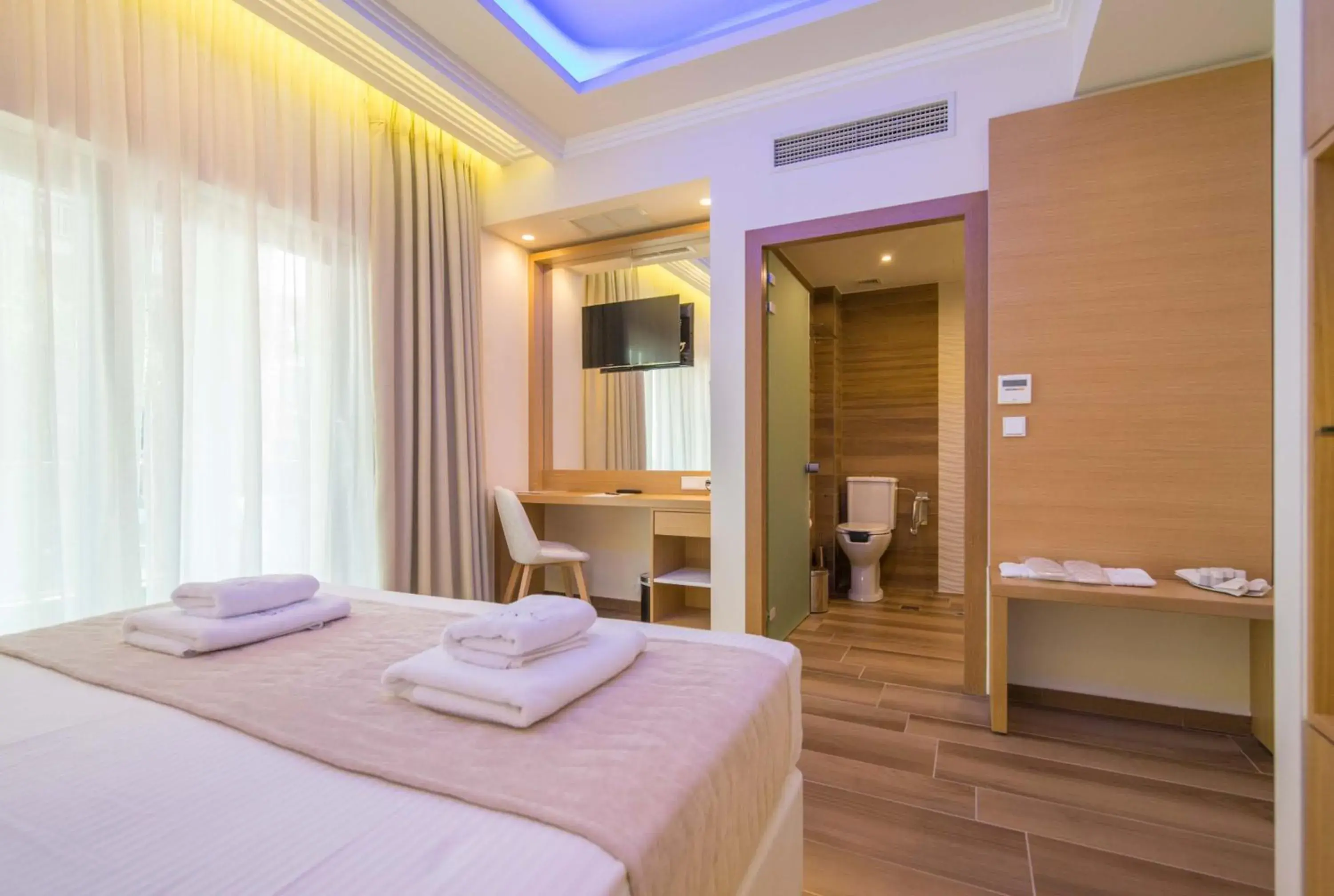 Double Room - Disability Access in Porto Marine Hotel Double Room - Disability Access in Porto Marine Hotel