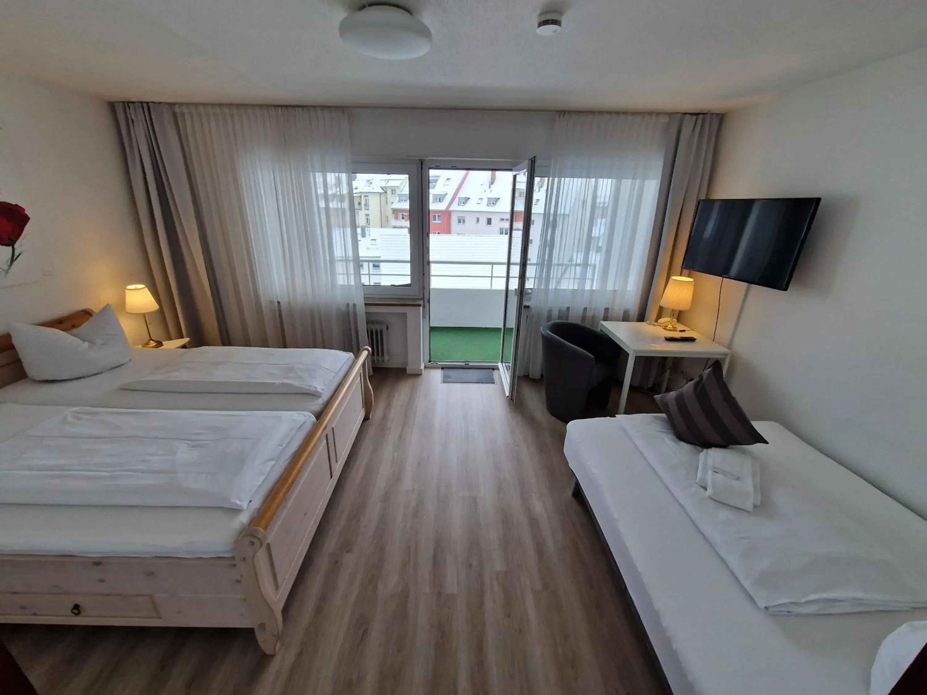 Double Room with Extra Bed and Balcony - single occupancy in Apart Hotel Freiburg Double Room with Extra Bed and Balcony - single occupancy in Apart Hotel Freiburg