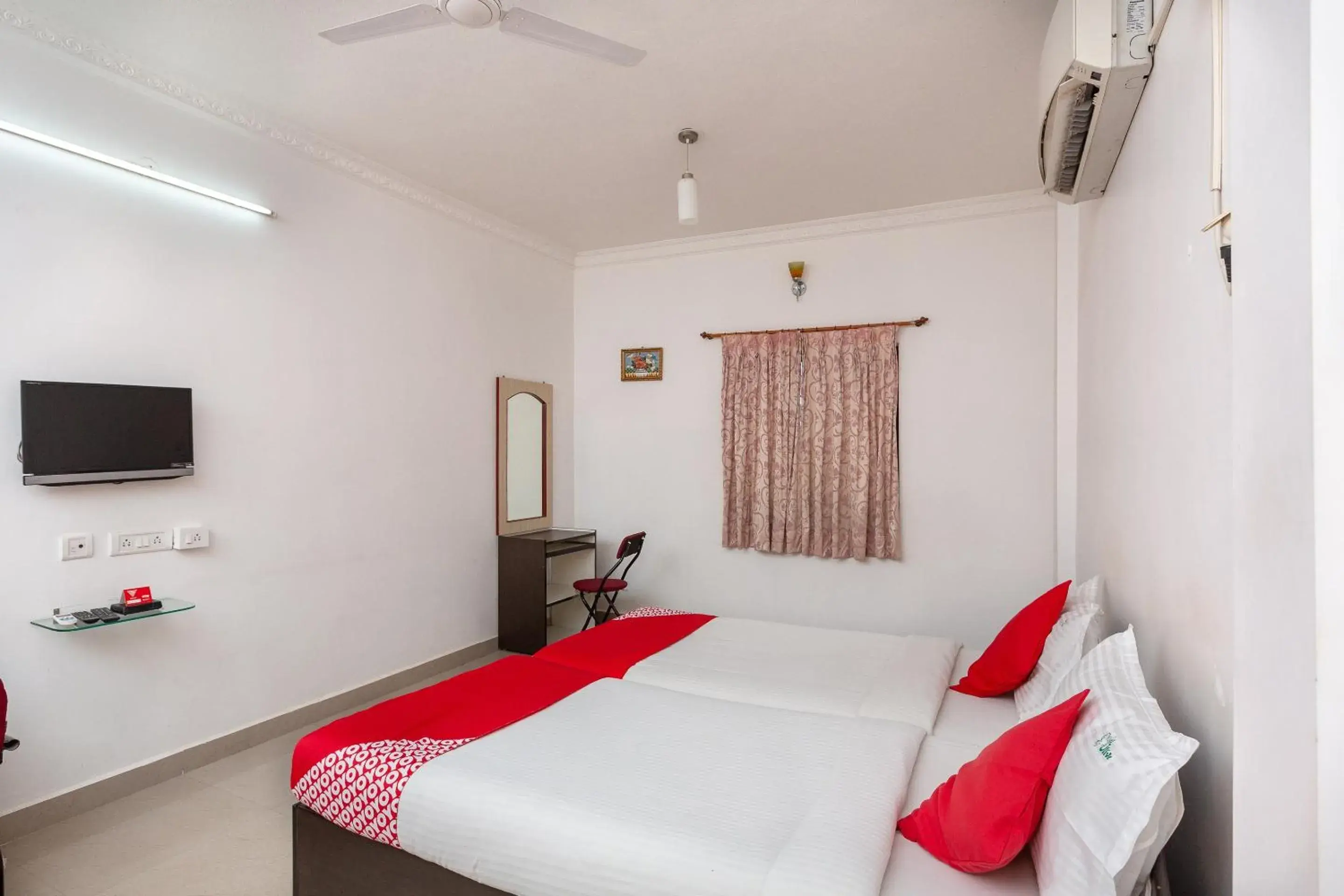 Deluxe Double Room in Olive Apartments Deluxe Double Room in Olive Apartments