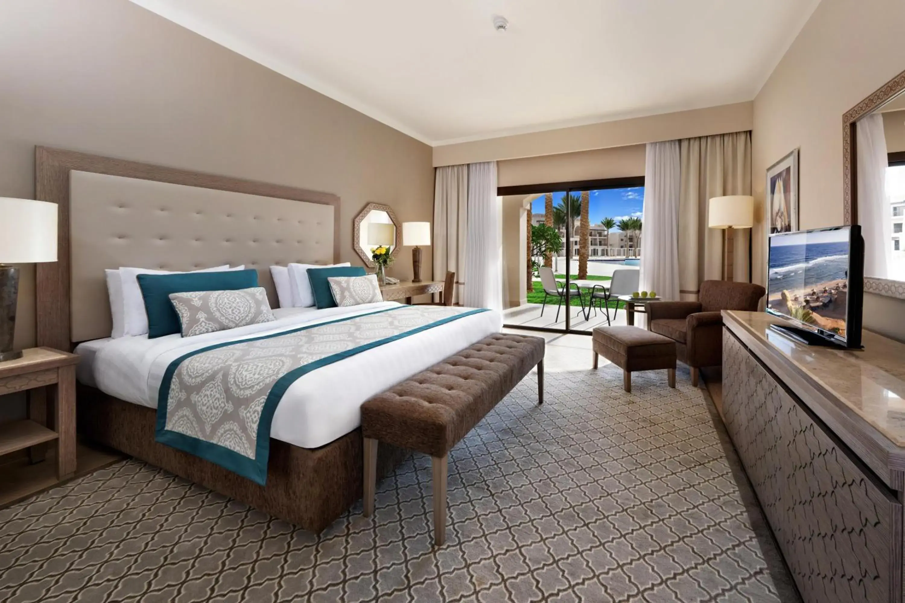 Deluxe Family Pool View in Steigenberger Alcazar Deluxe Family Pool View in Steigenberger Alcazar