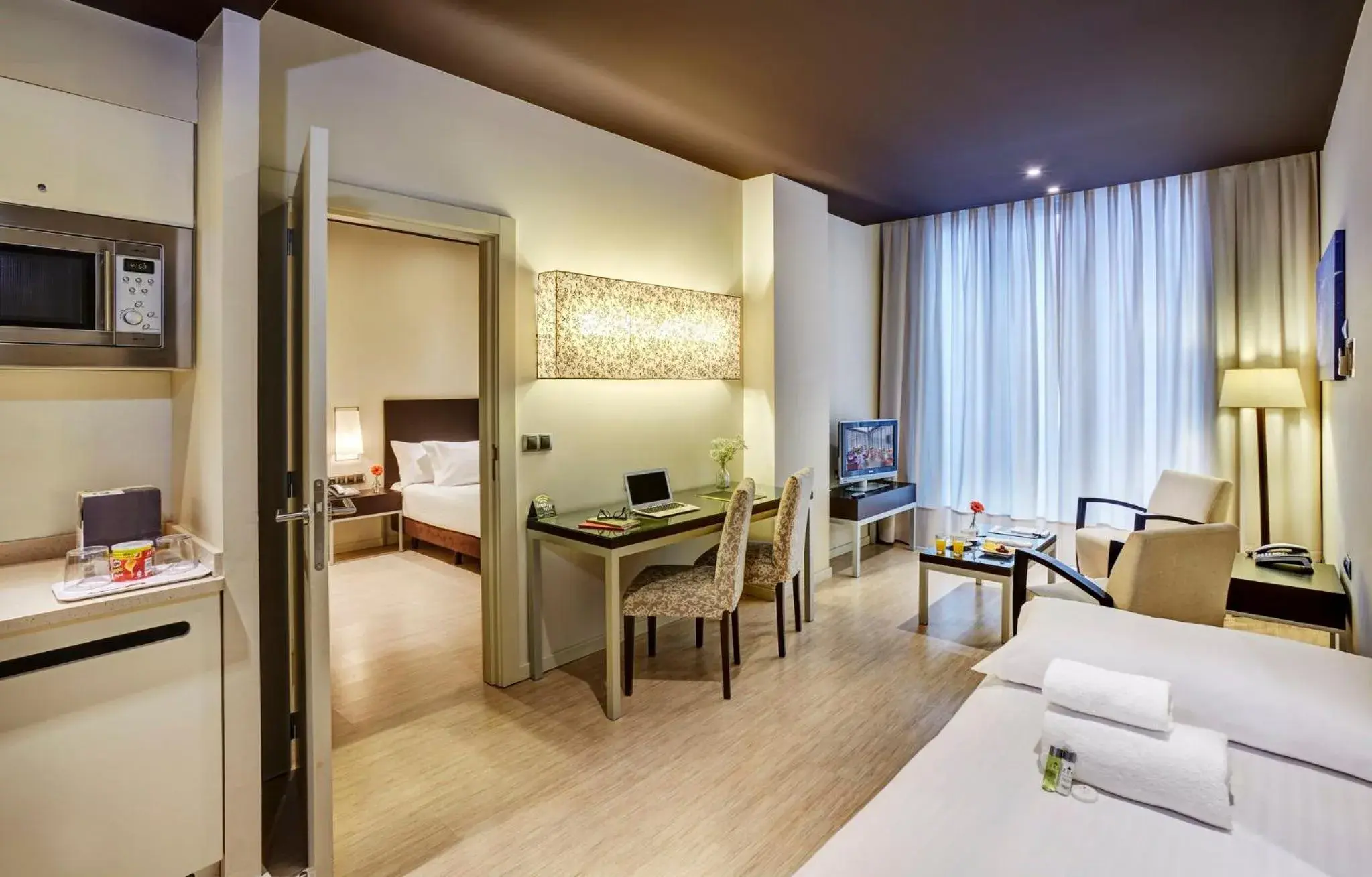 Junior Suite Triple in Sercotel Boulevard Vitoria-Gasteiz Junior Suite Triple in Sercotel Boulevard Vitoria-Gasteiz