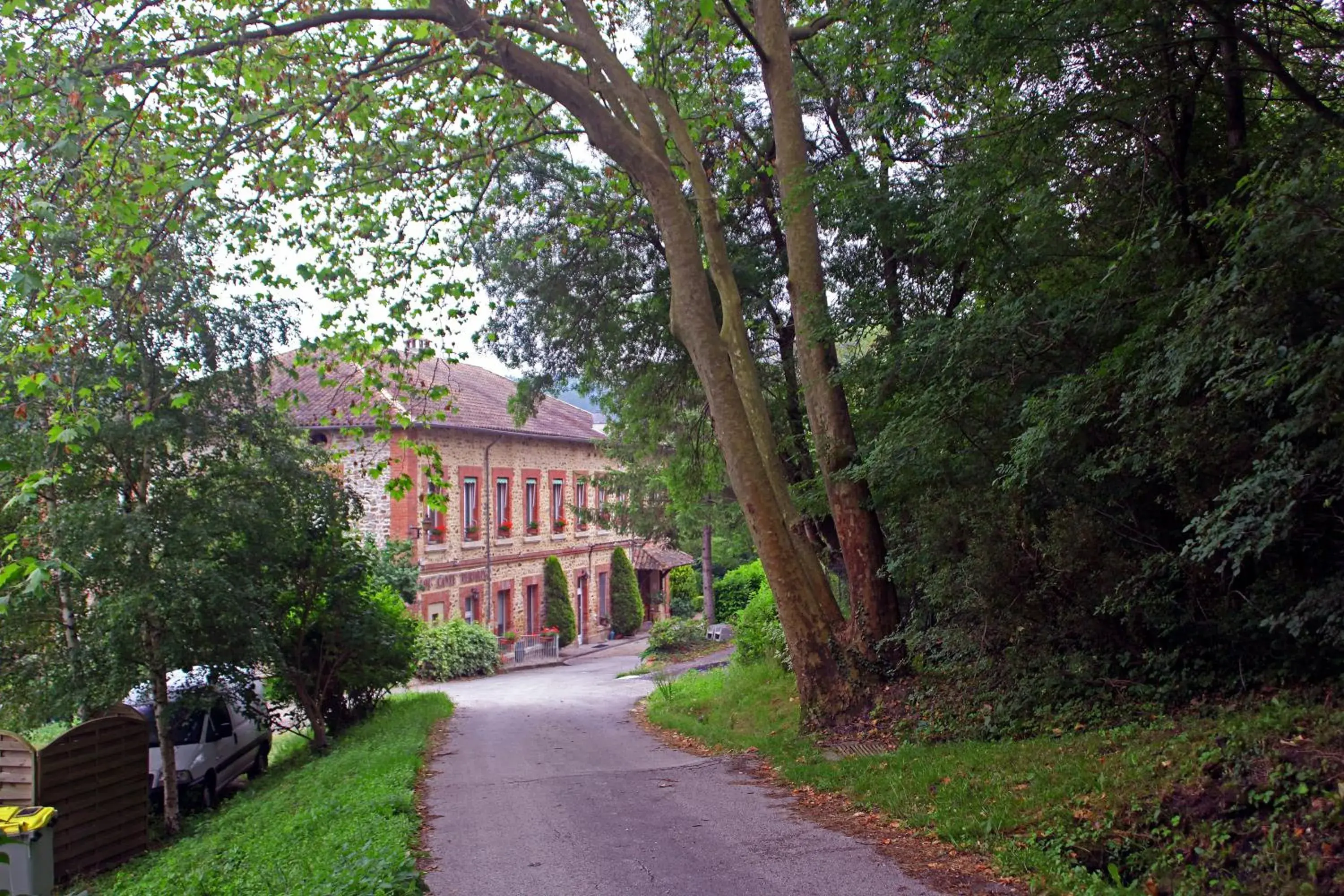 Property building in Château Lou Cante Perdrix Property building in Château Lou Cante Perdrix