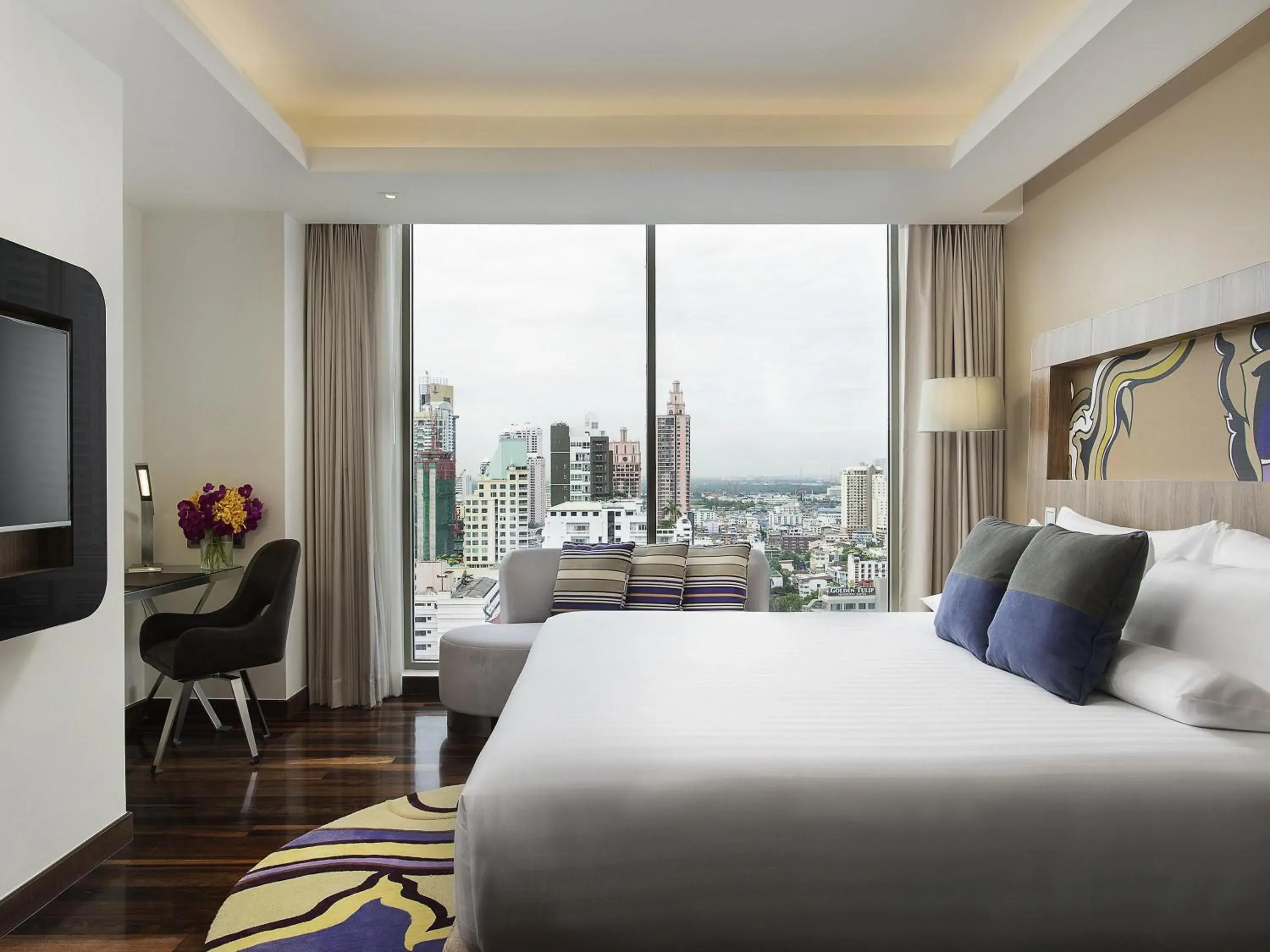 Deluxe King Room with City View in Novotel Bangkok Sukhumvit 20 Deluxe King Room with City View in Novotel Bangkok Sukhumvit 20