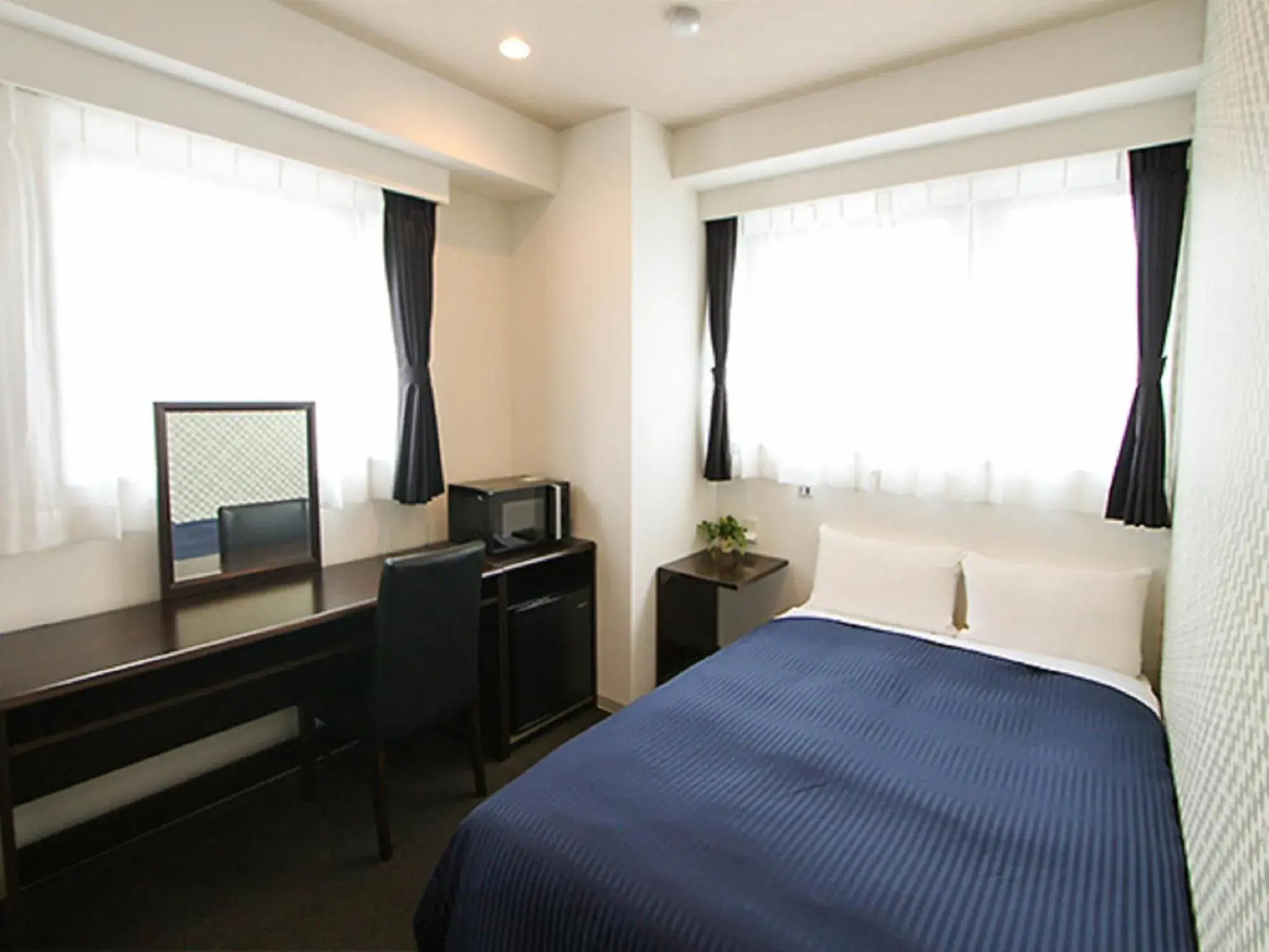 Double Room with Small Double Bed with Bathroom - single occupancy - Smoking in HOTEL LiVEMAX Asakusa Sky Front Double Room with Small Double Bed with Bathroom - single occupancy - Smoking in HOTEL LiVEMAX Asakusa Sky Front
