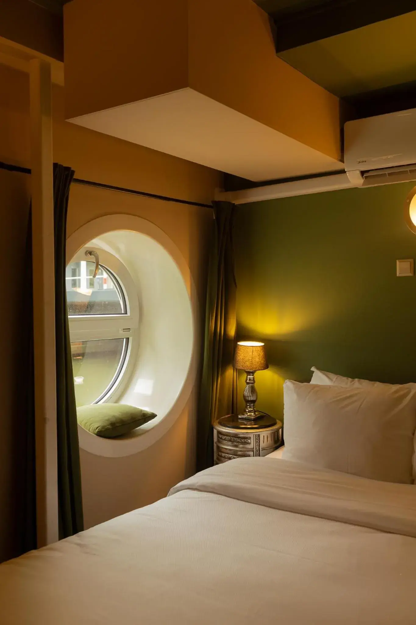 Family Room in FLOATS by H2OTEL Rotterdam Family Room in FLOATS by H2OTEL Rotterdam