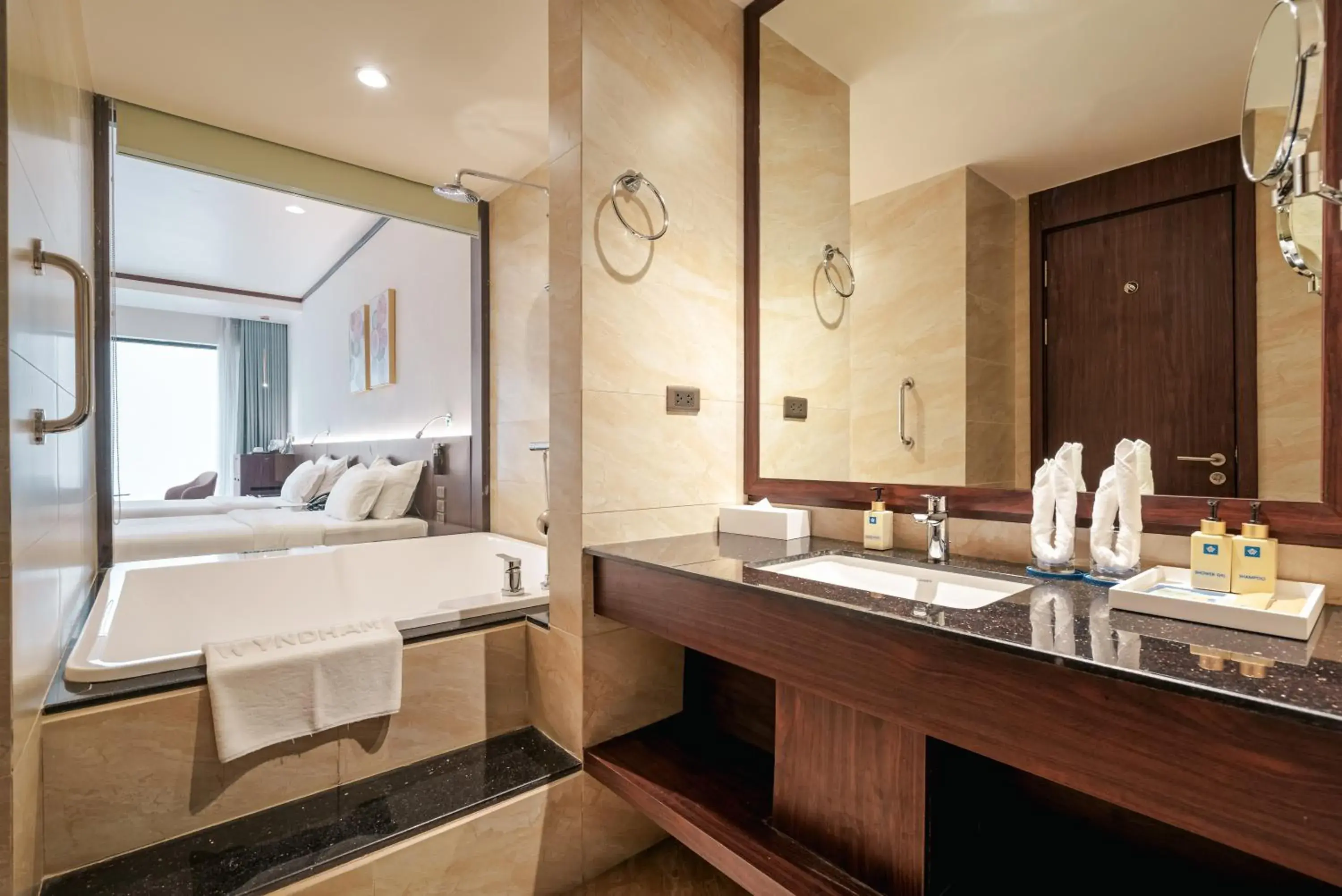 Superior Premier Twin Room in Wyndham Legend Halong Superior Premier Twin Room in Wyndham Legend Halong