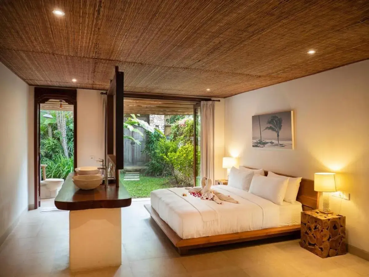 Beachfront Six-Bedroom Villa with Private Chef, Pool, Hot Tub and Gym in Sound of The Sea Villa Beachfront Six-Bedroom Villa with Private Chef, Pool, Hot Tub and Gym in Sound of The Sea Villa