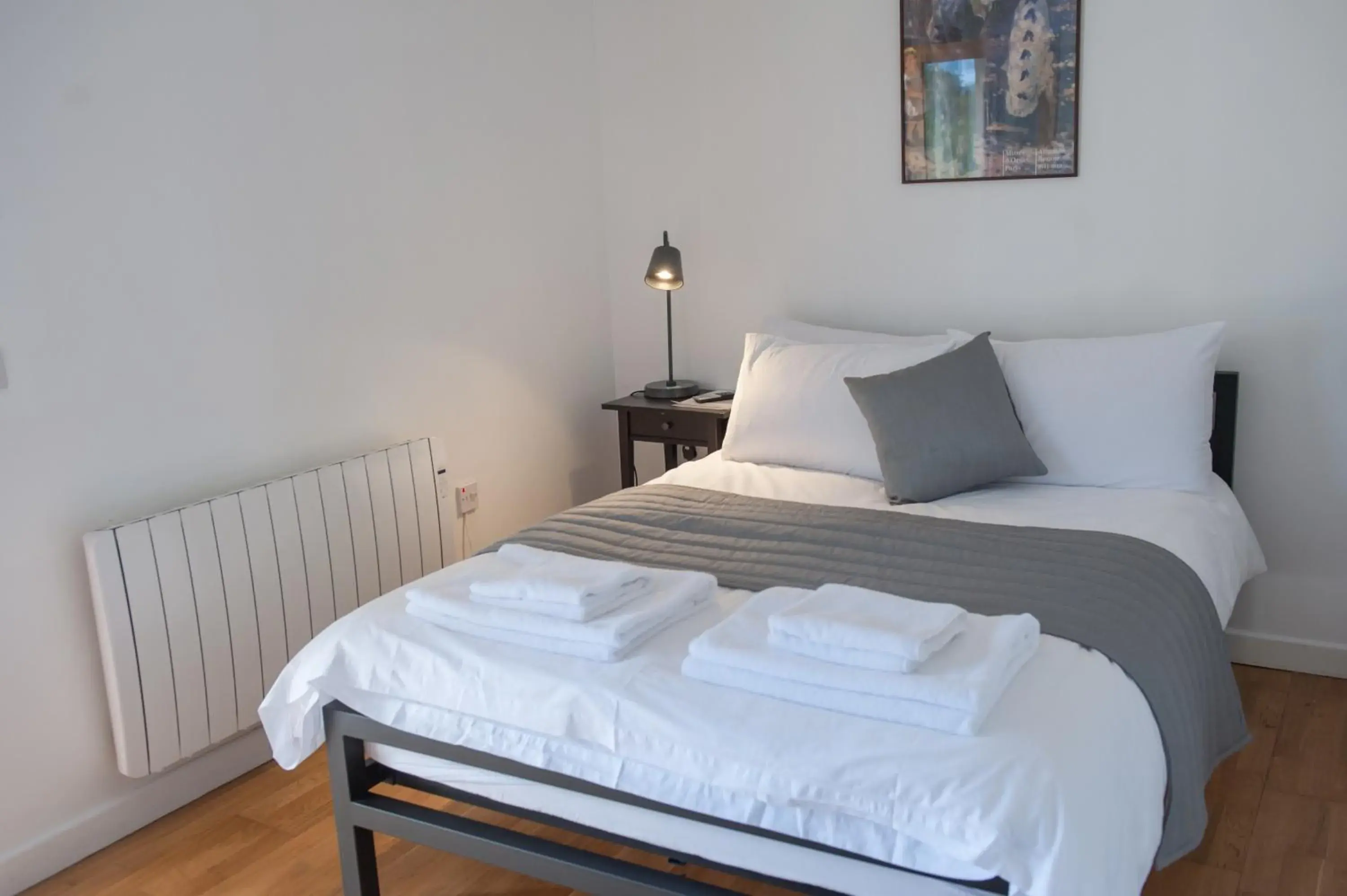 Deluxe Double Room in Cowbridge Cabins Deluxe Double Room in Cowbridge Cabins