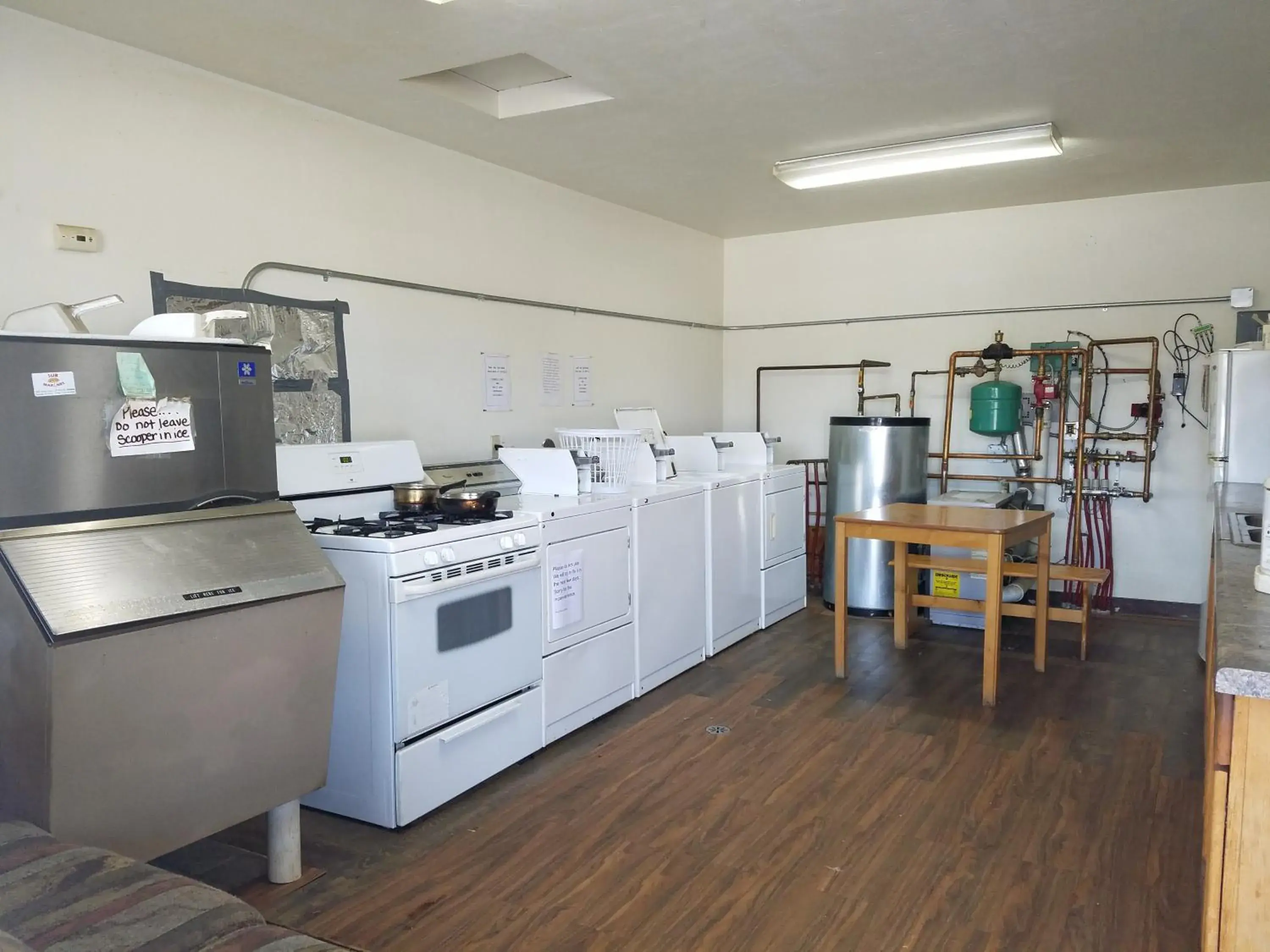 King Room in Tarragon Motel King Room in Tarragon Motel