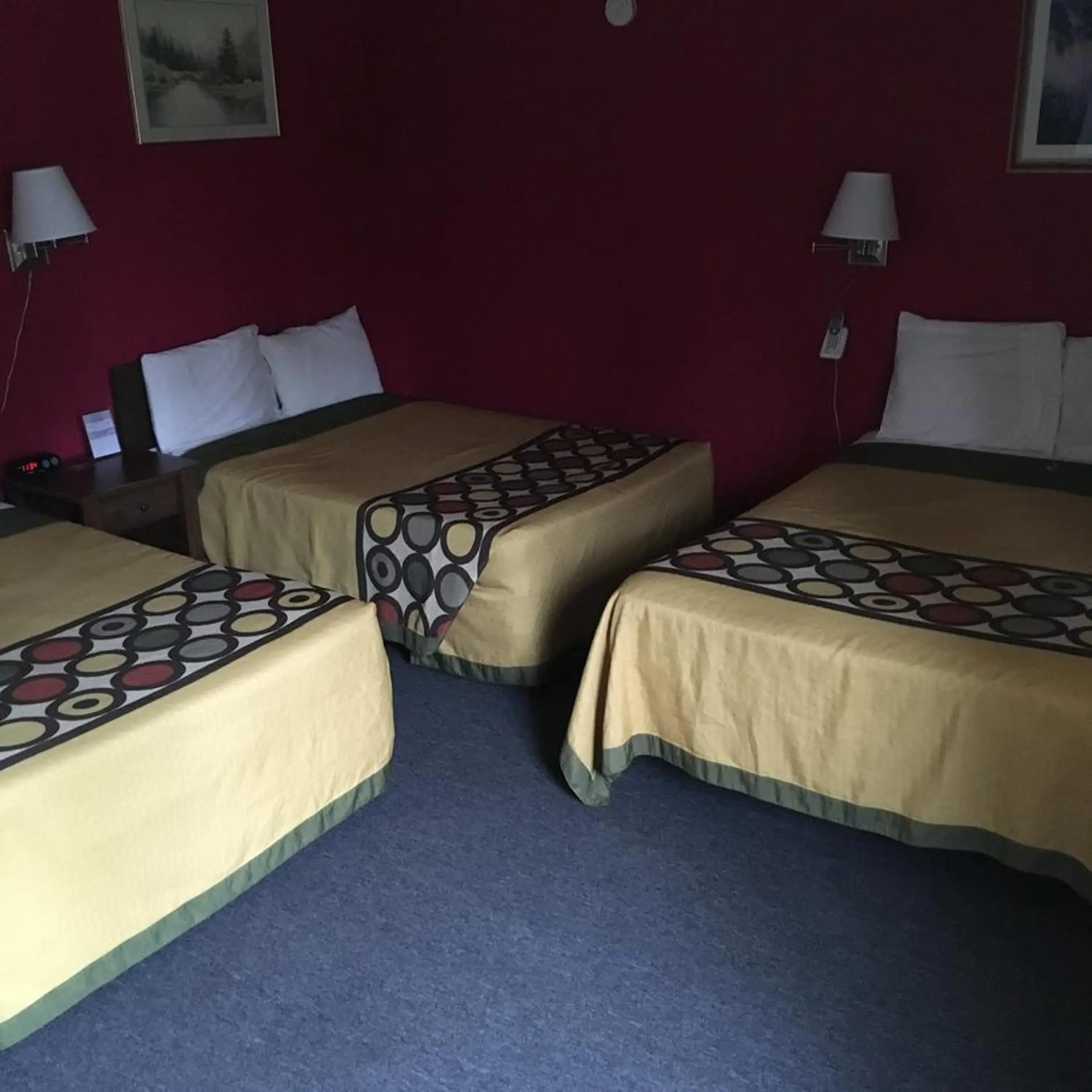 Family Room in Tarragon Motel Family Room in Tarragon Motel