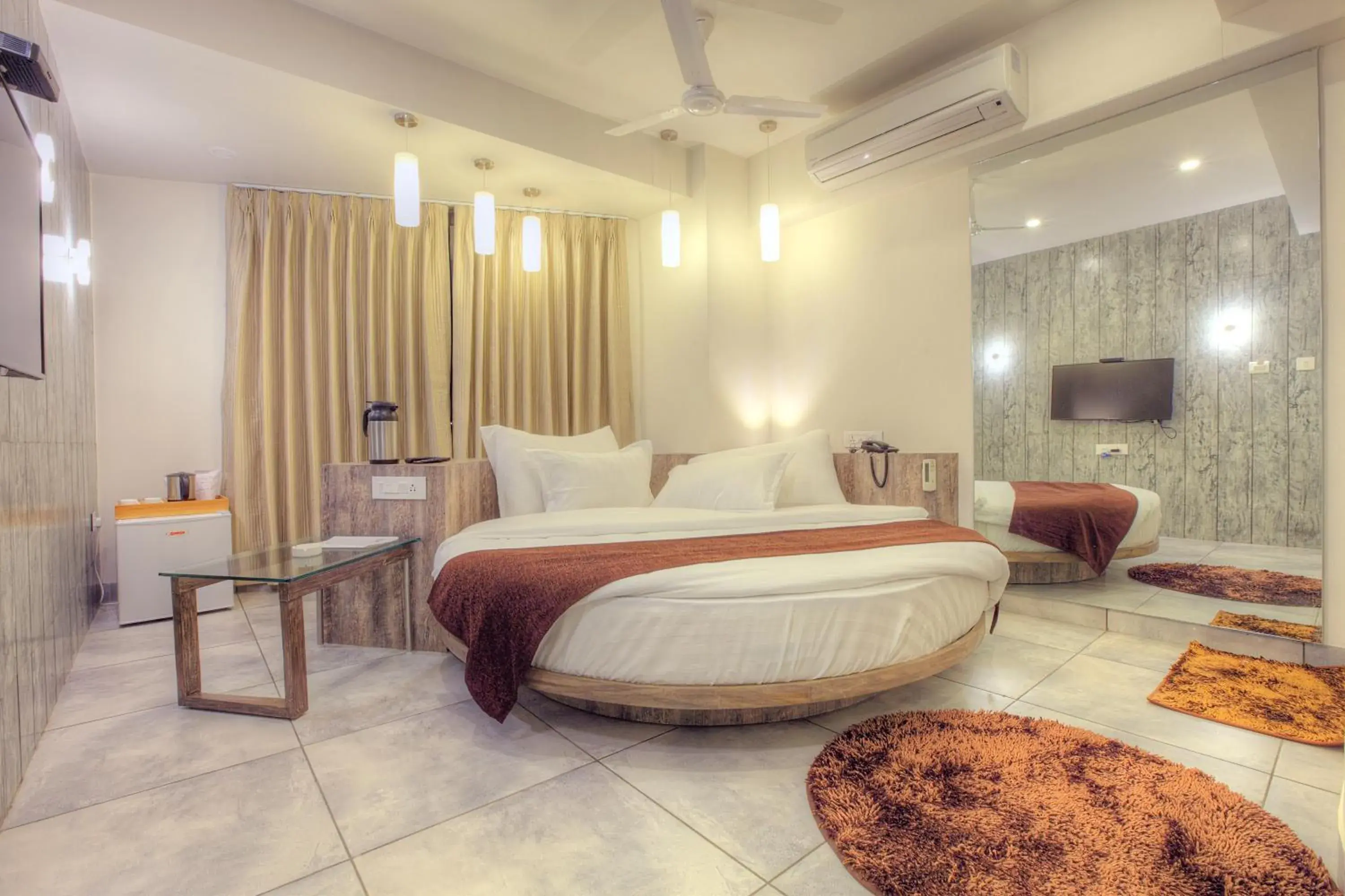 Superior King Room - single occupancy in Scenaria Hotel - Navrangpura, Ahmedabad Superior King Room - single occupancy in Scenaria Hotel - Navrangpura, Ahmedabad