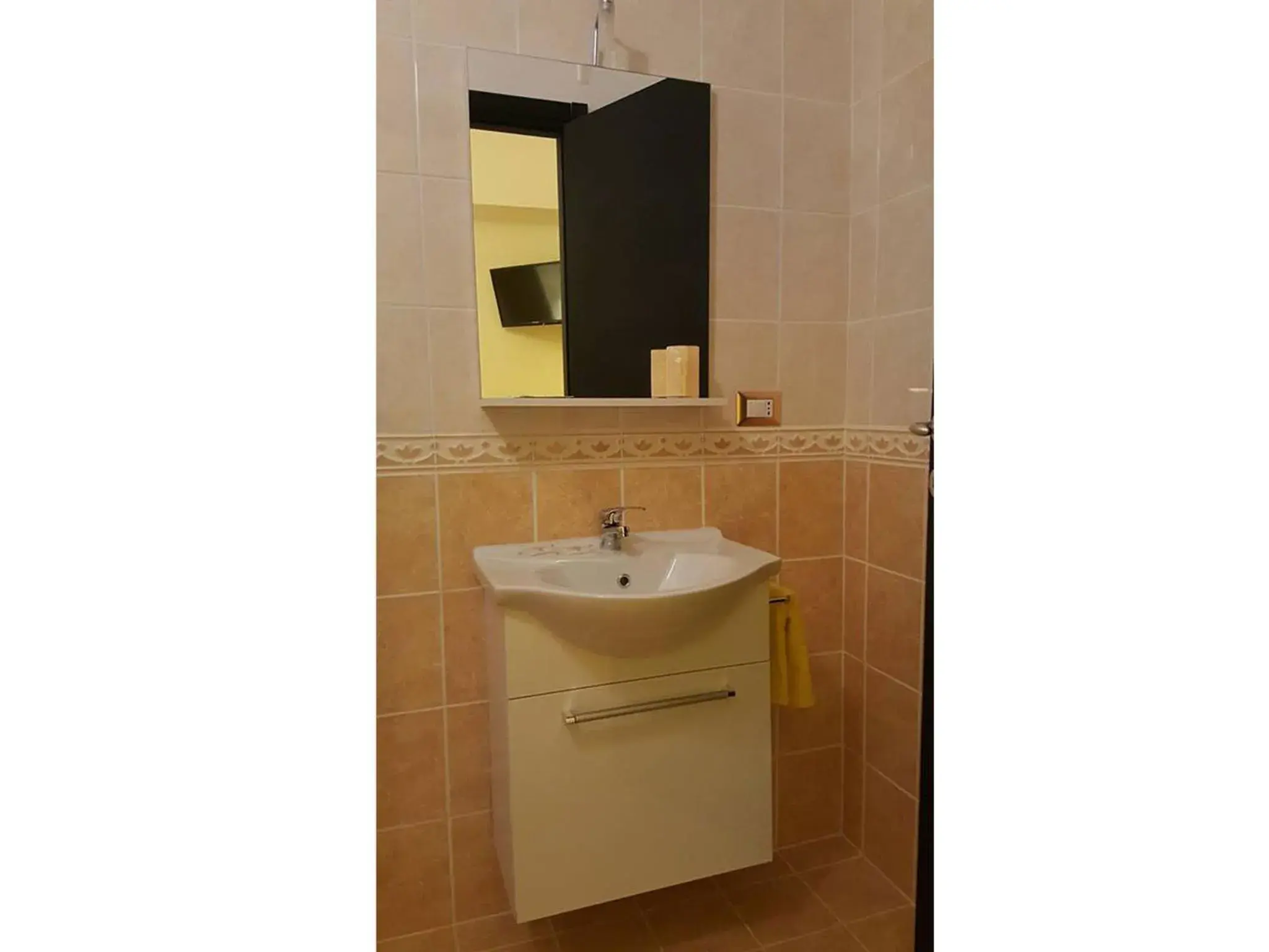 Economy Triple Room - single occupancy in Bari Vecchia Dimora Economy Triple Room - single occupancy in Bari Vecchia Dimora
