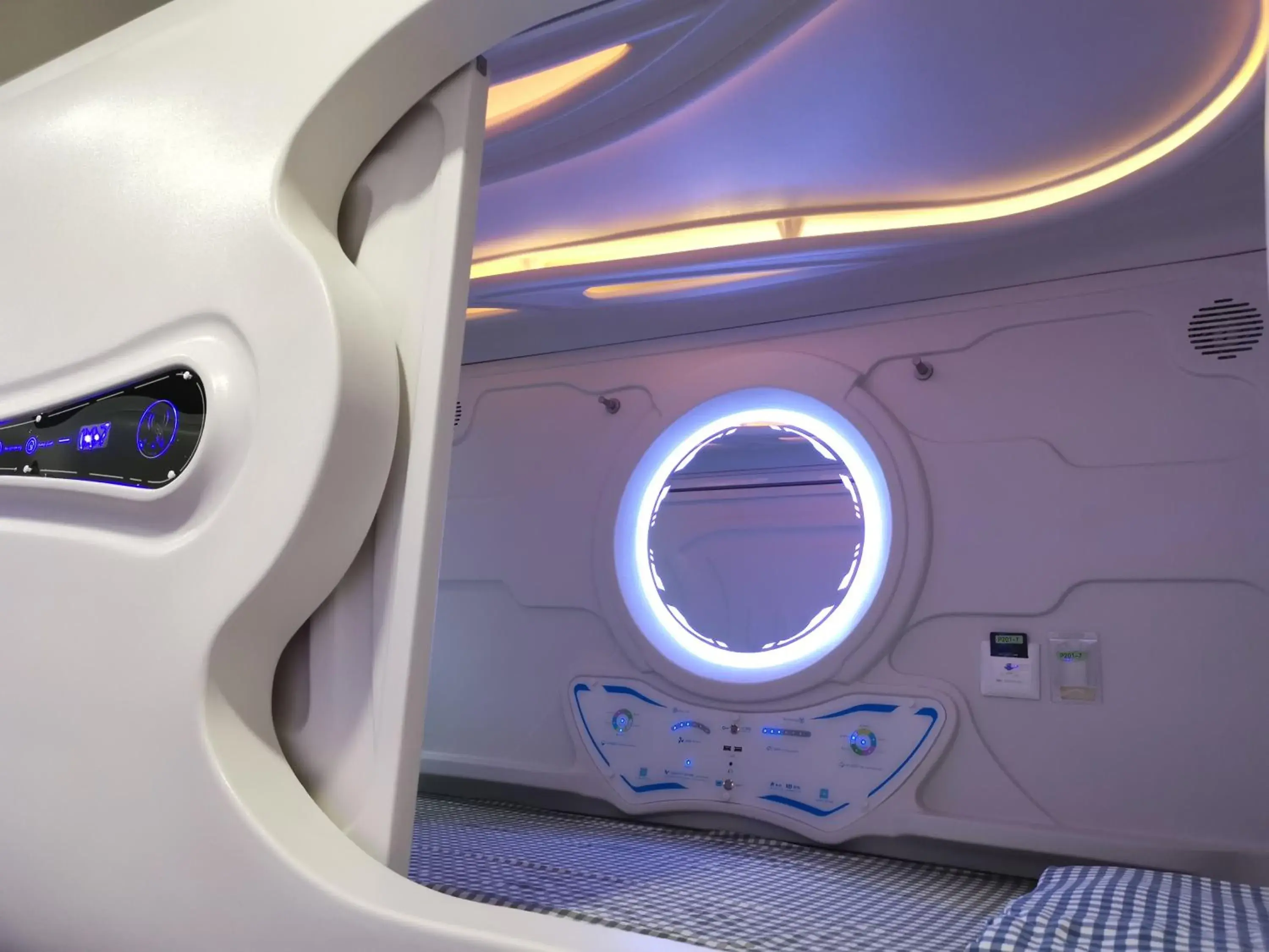 Single Bed in Mixed Space capsule Room in 橙舍太空艙 TW Capsule Hostel Single Bed in Mixed Space capsule Room in 橙舍太空艙 TW Capsule Hostel