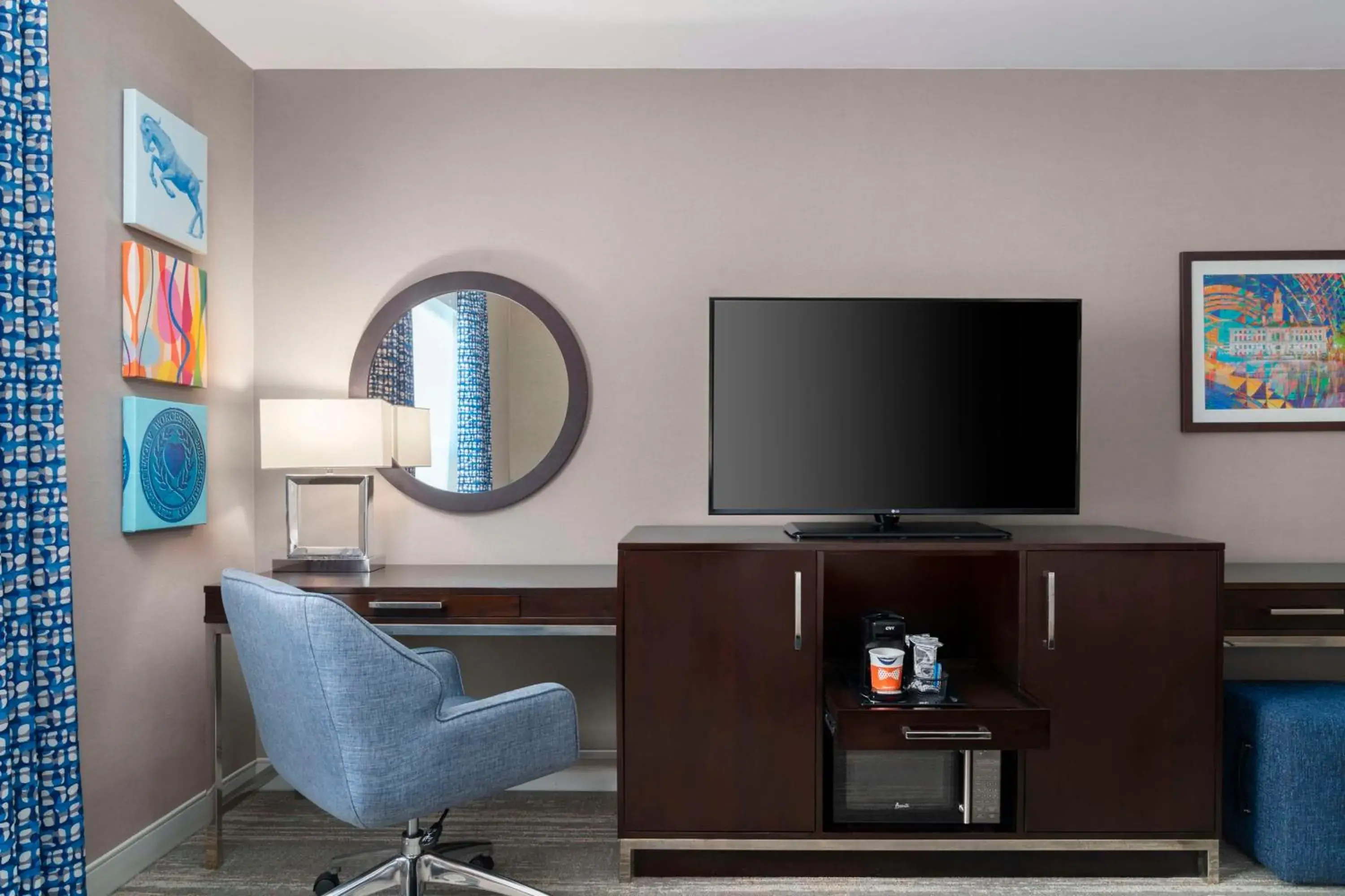 King Room - Non-Smoking in Hampton Inn & Suites-Worcester, MA King Room - Non-Smoking in Hampton Inn & Suites-Worcester, MA