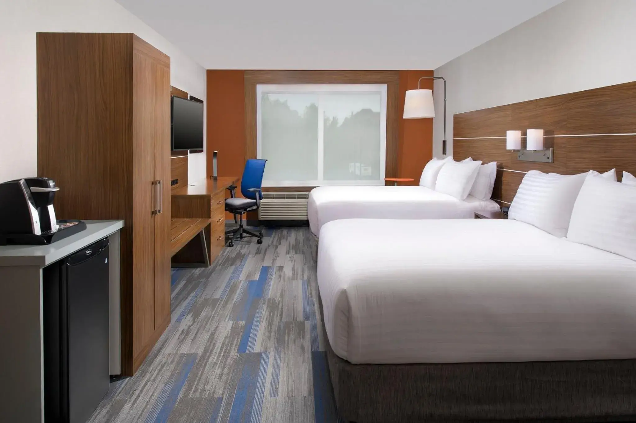 Standard Queen Room with Two Queen Beds - Communications Accessible in Holiday Inn Express & Suites by IHG Altoona by IHG Standard Queen Room with Two Queen Beds - Communications Accessible in Holiday Inn Express & Suites by IHG Altoona by IHG