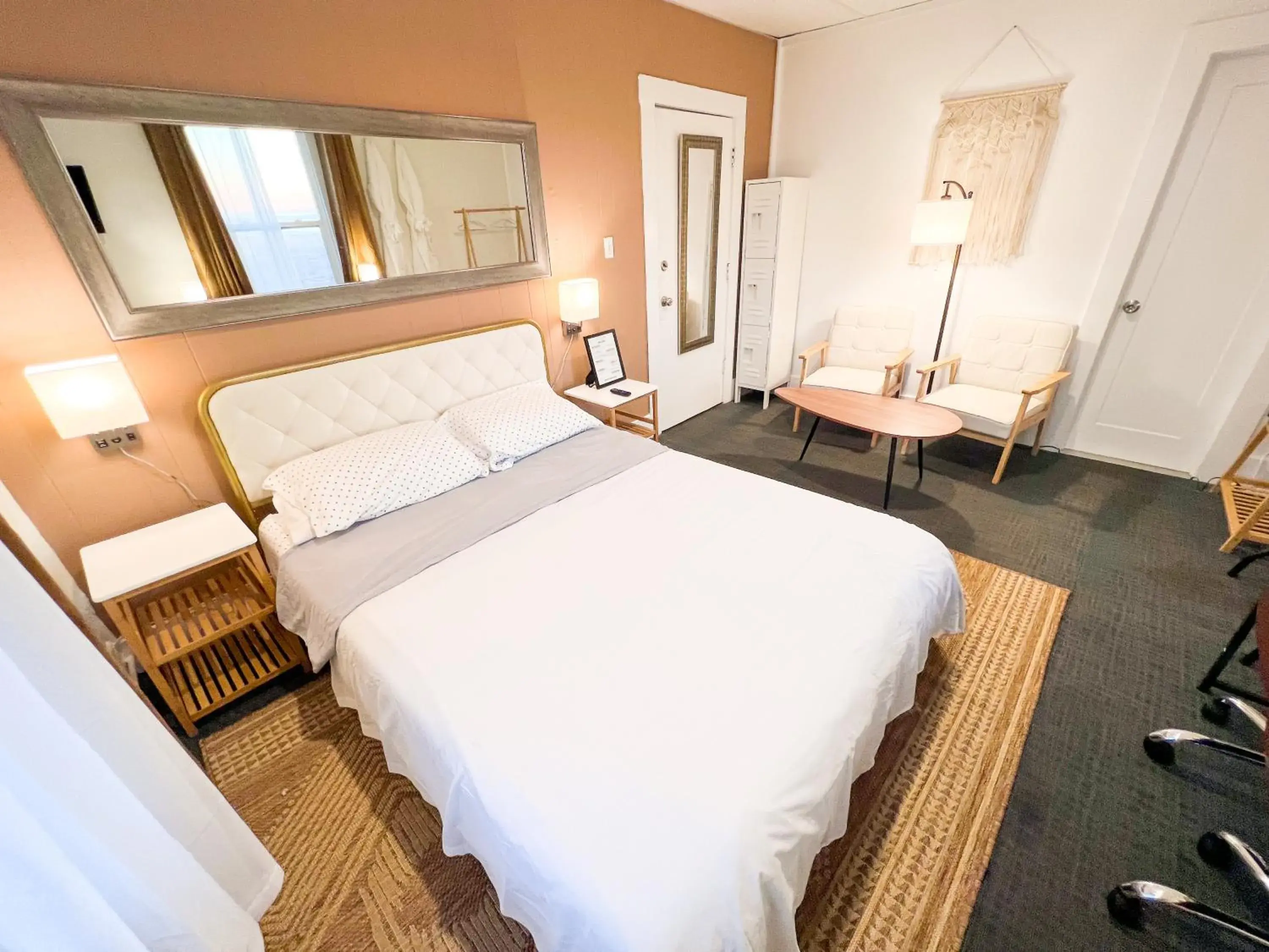 Queen Suite with Sea View in ITH Hermosa Beach Surf Hostel LAX Queen Suite with Sea View in ITH Hermosa Beach Surf Hostel LAX