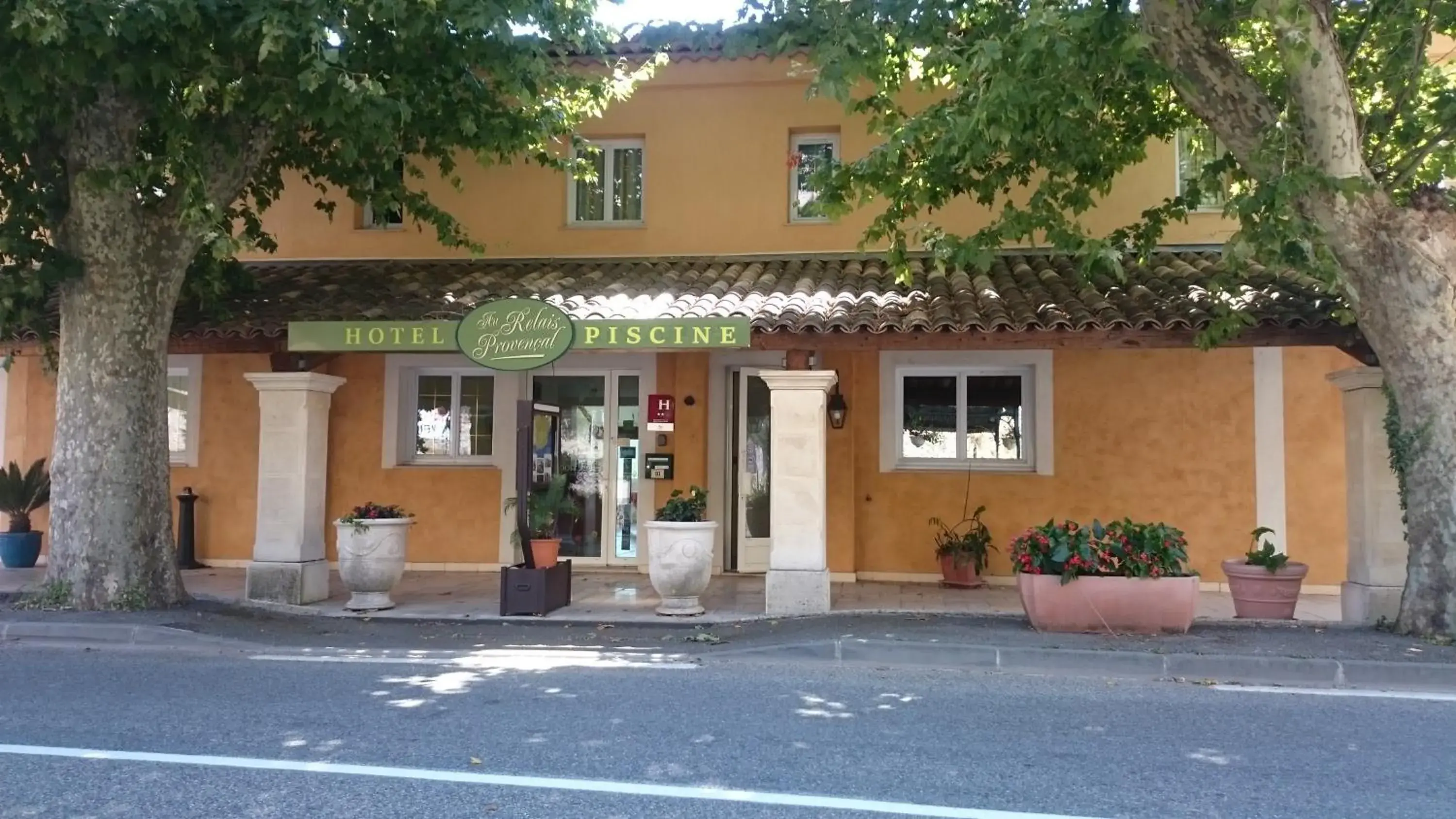 Au Relais Provencal Au Relais Provencal