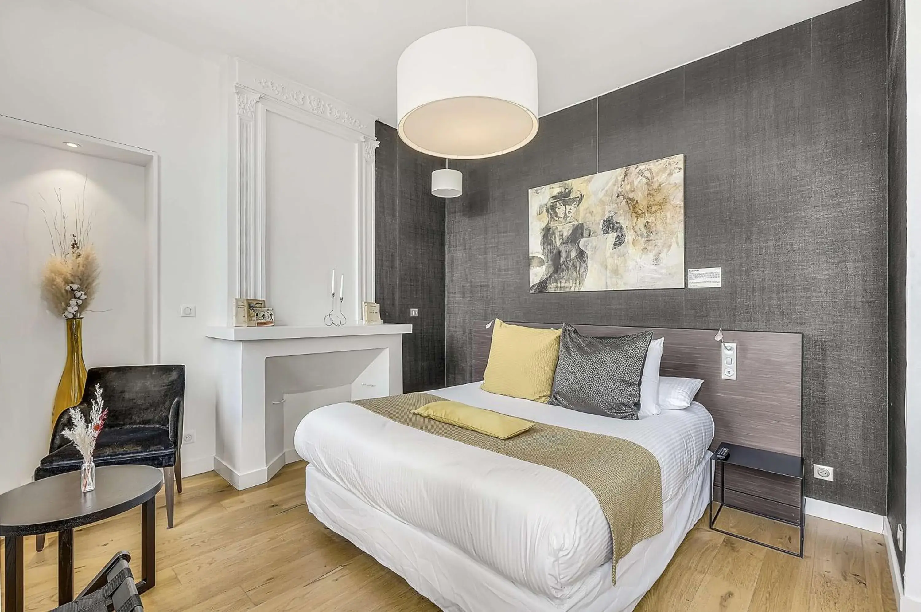 Deluxe King Room in Best Western Premier Le Domaine de Montjoie Deluxe King Room in Best Western Premier Le Domaine de Montjoie