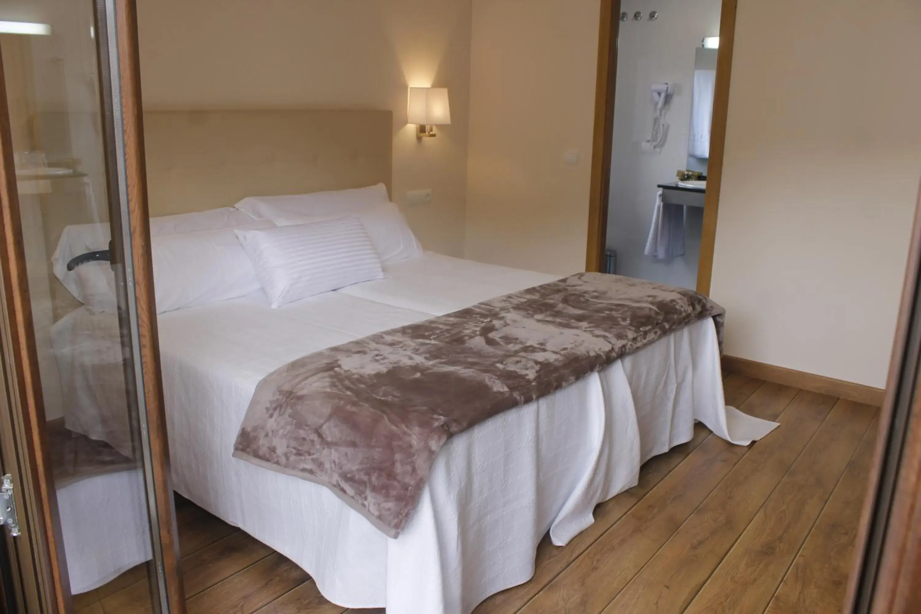 Twin Room - single occupancy in Hotel Molina Real Twin Room - single occupancy in Hotel Molina Real