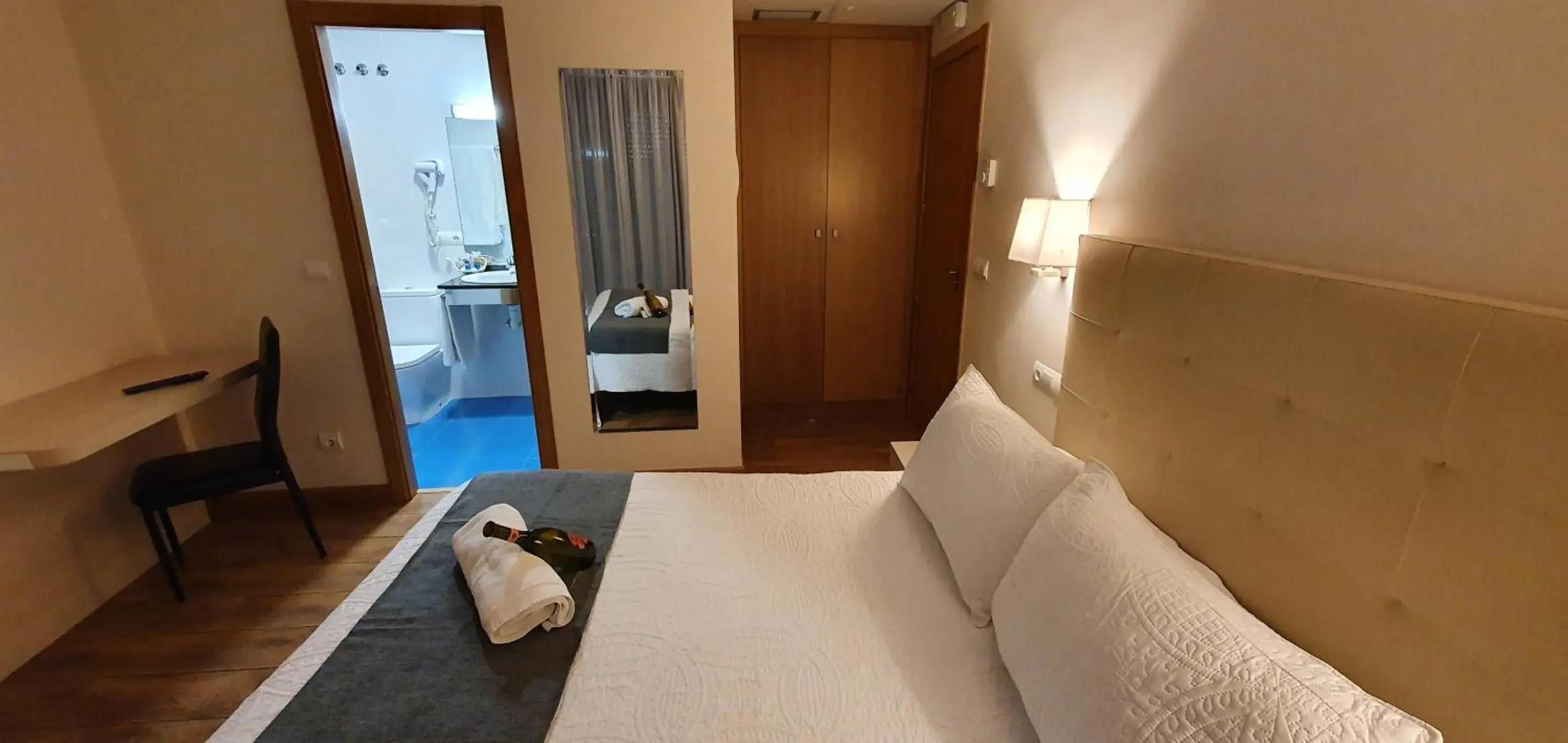Deluxe Double Room - single occupancy in Hotel Molina Real Deluxe Double Room - single occupancy in Hotel Molina Real