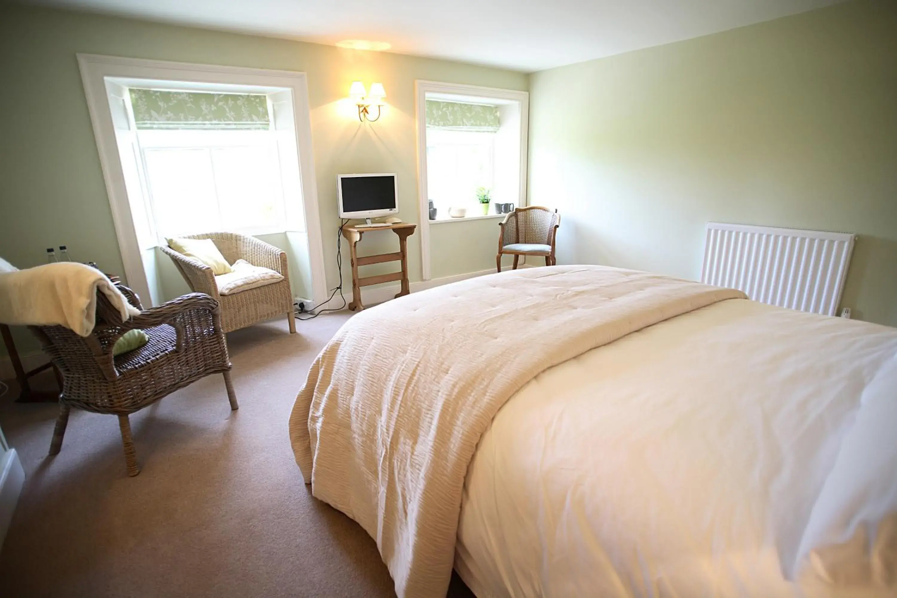 Deluxe Double Room with Private Bathroom in The Scott Arms Deluxe Double Room with Private Bathroom in The Scott Arms