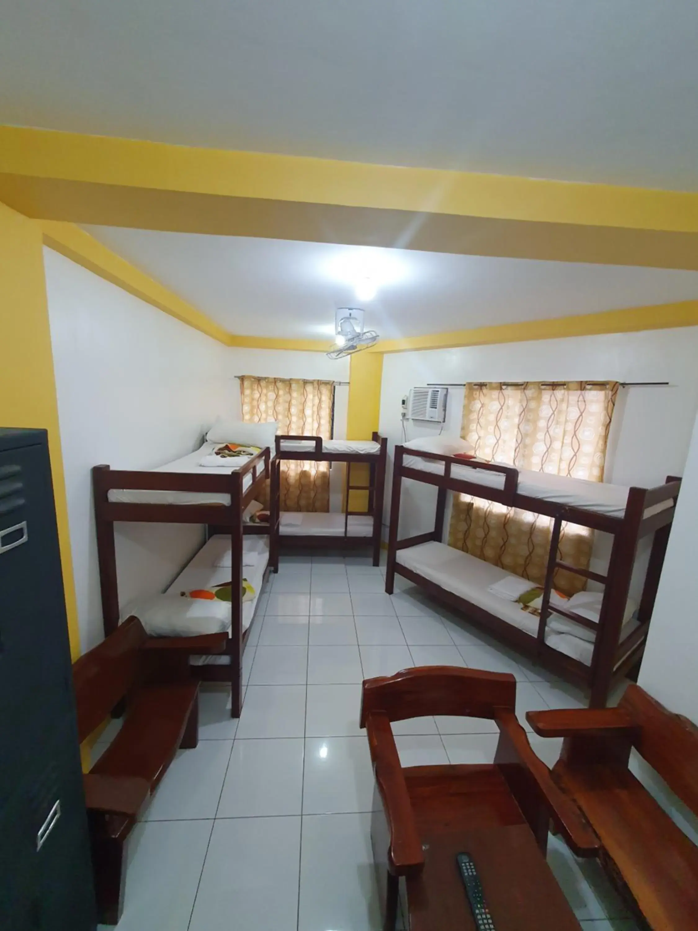 6-Bed Mixed Dormitory Room in Moalboal Tropics 6-Bed Mixed Dormitory Room in Moalboal Tropics
