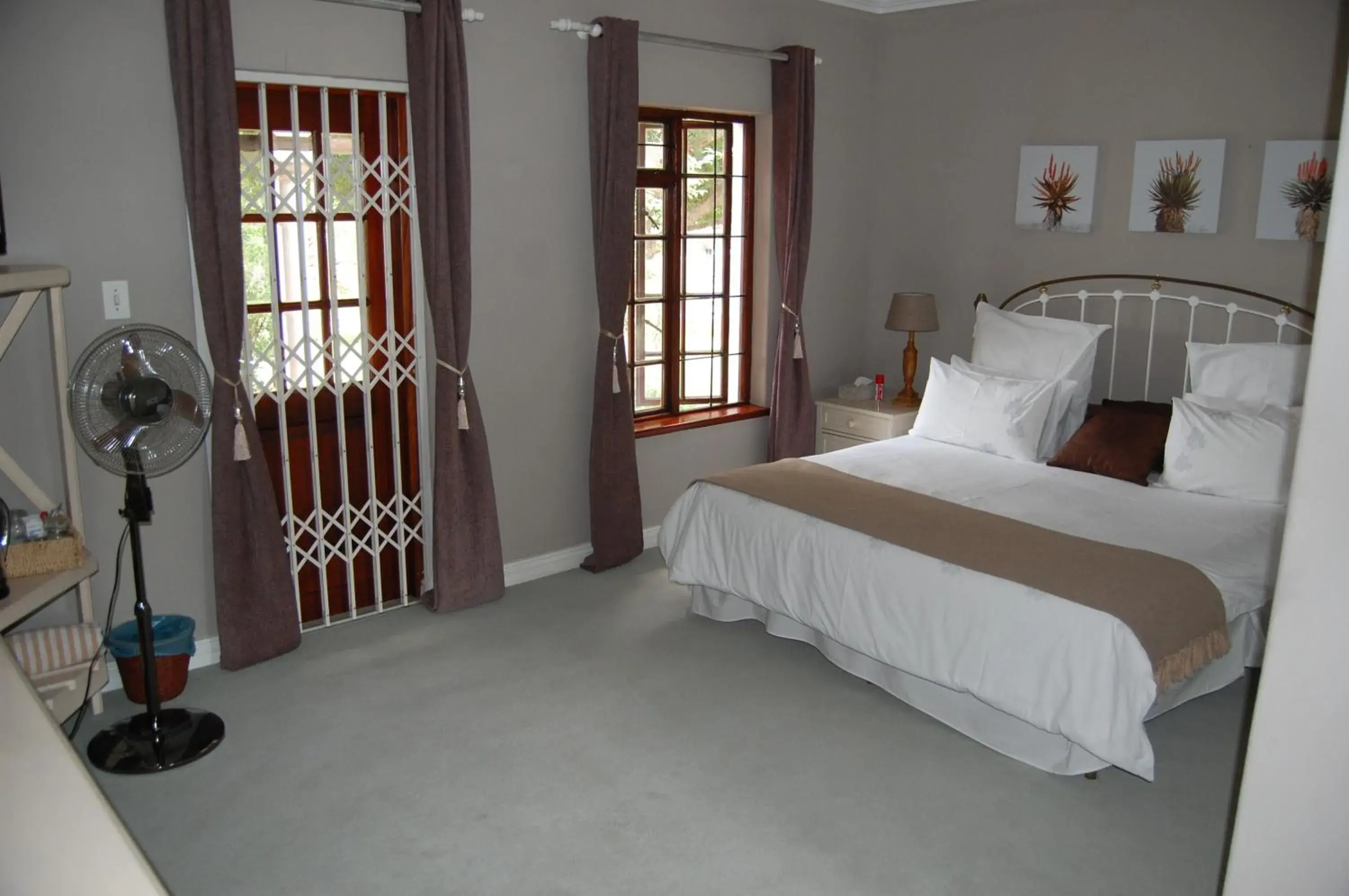 King Room with Garden View - single occupancy in Maple Manor King Room with Garden View - single occupancy in Maple Manor