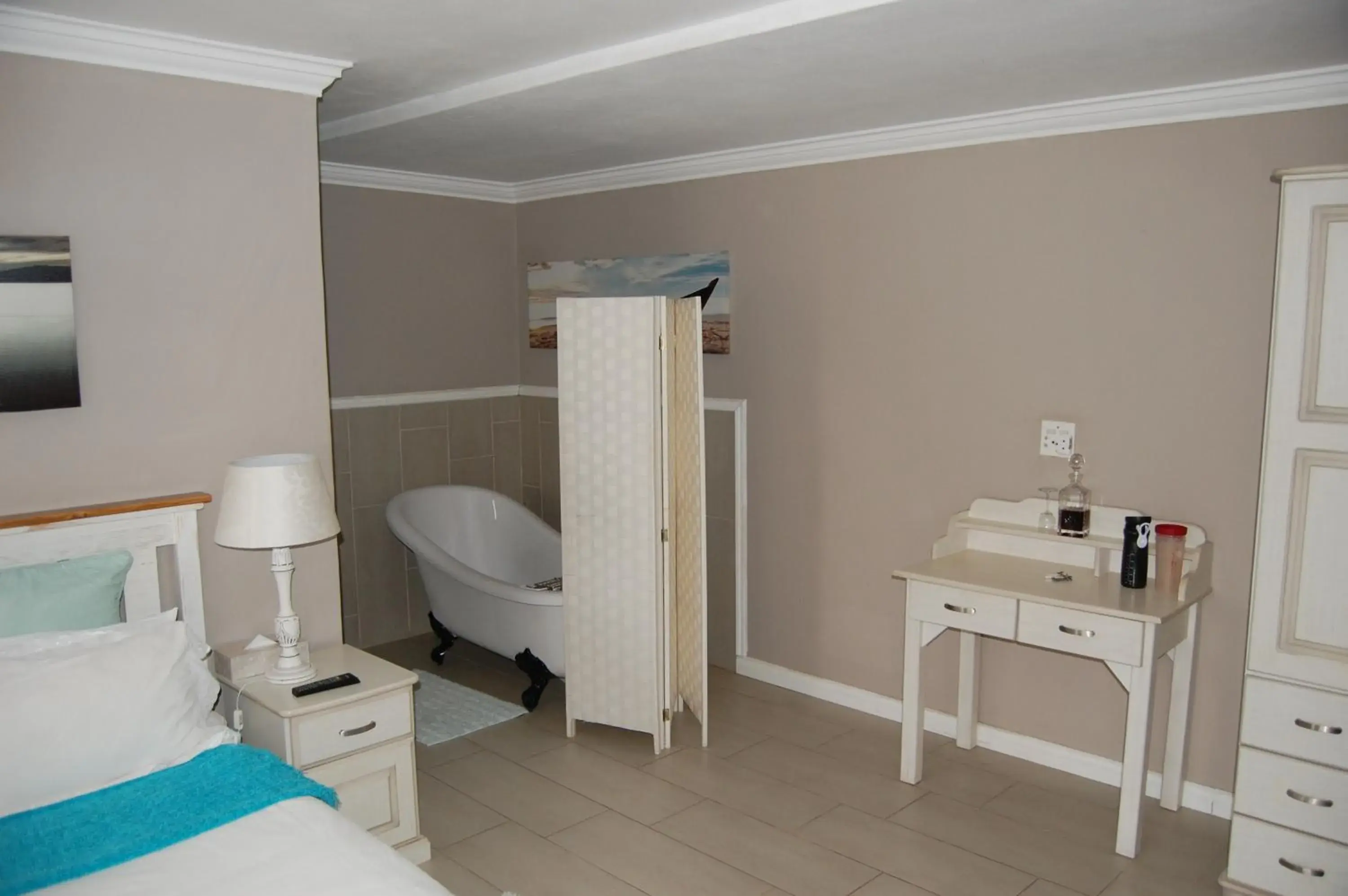 Twin Room with Balcony - single occupancy in Maple Manor Twin Room with Balcony - single occupancy in Maple Manor