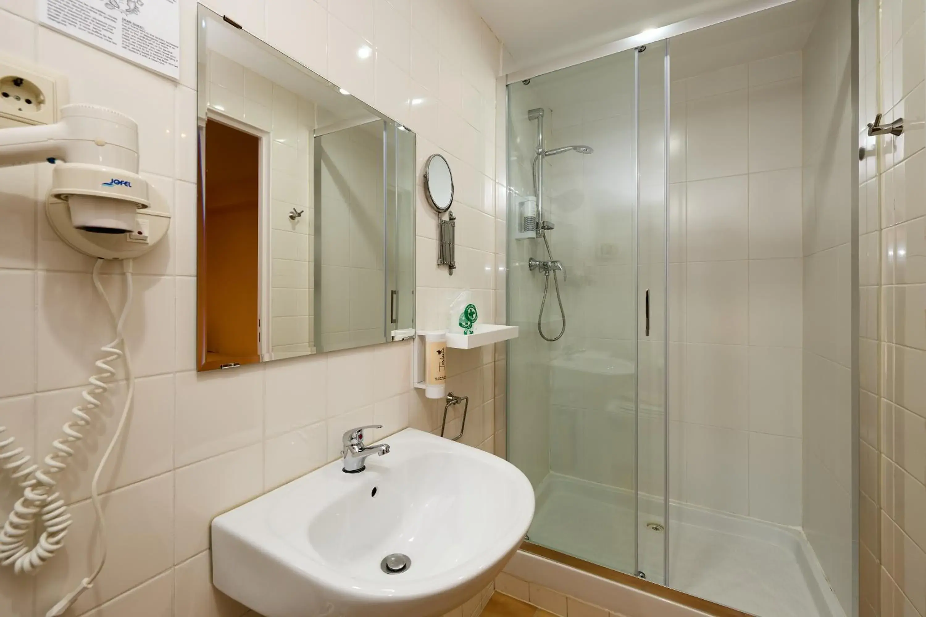 Family Room (2 Adults + 2 Children) in Hotel Peretol Family Room (2 Adults + 2 Children) in Hotel Peretol