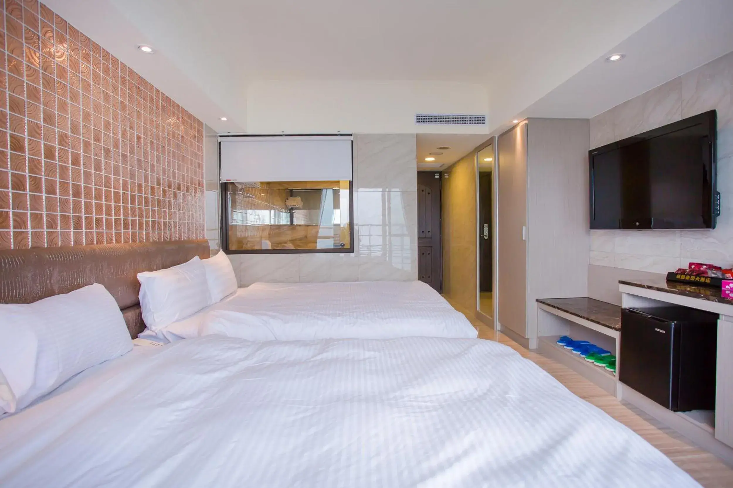 Quadruple Room with Lake View in Shui Sha Lian Hotel Quadruple Room with Lake View in Shui Sha Lian Hotel